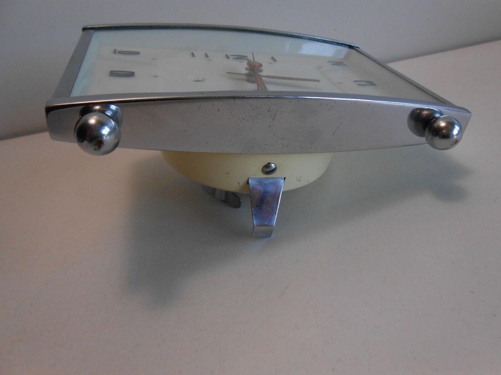 Reveil diamond vintage bakelite chrome