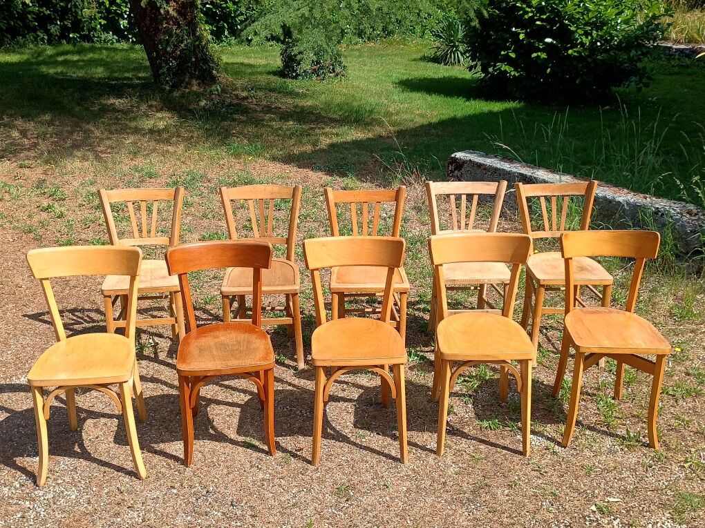 Ensemble de 10 chaises bistrot dépareillées années 1950-70 vintage