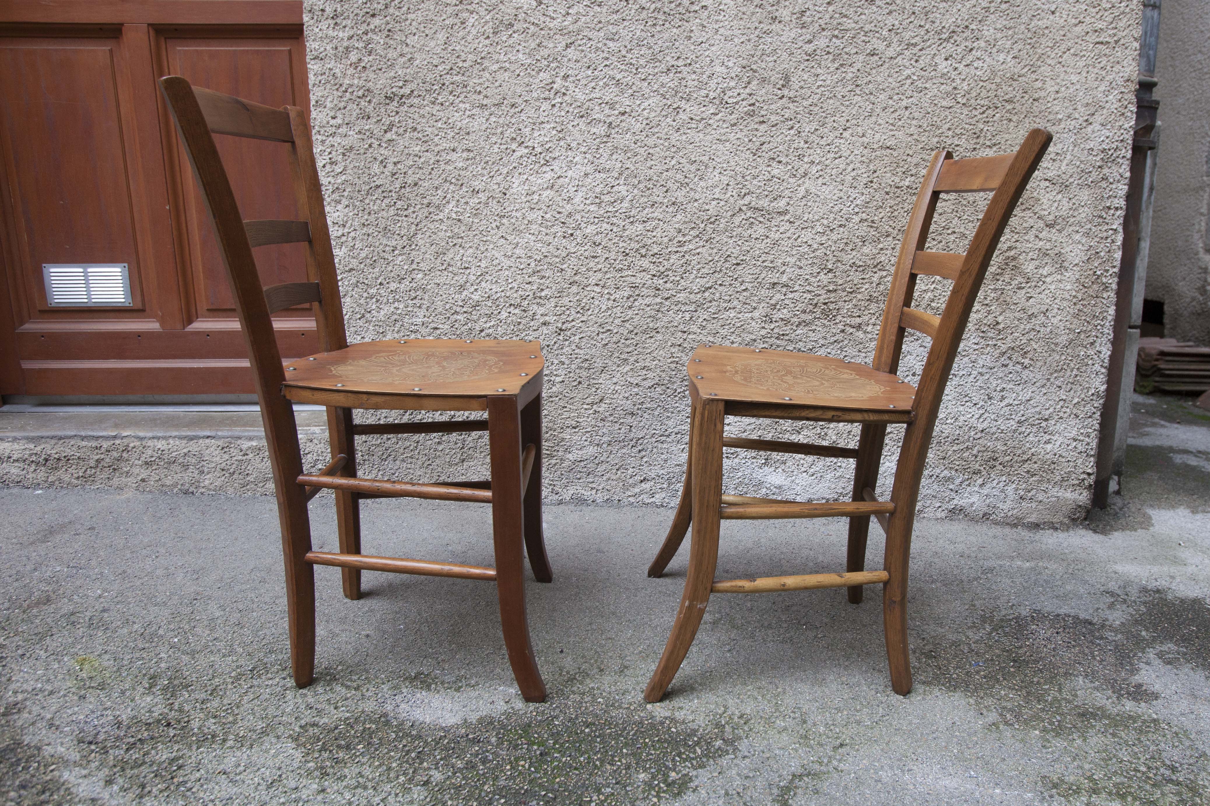 Pair of wooden chairs from the 1920s