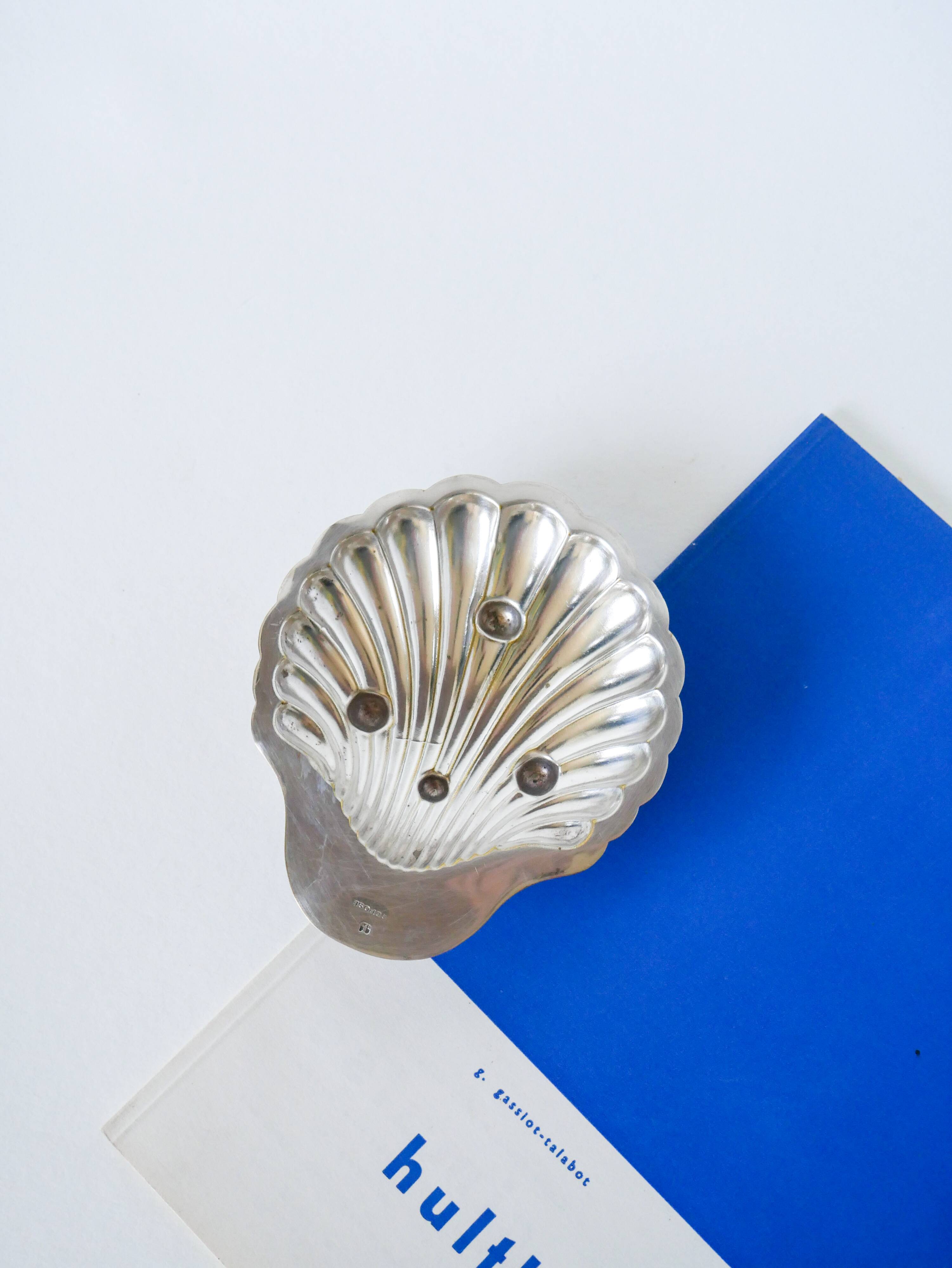 Shell pocket in silver metal, hallmarked, 20th century