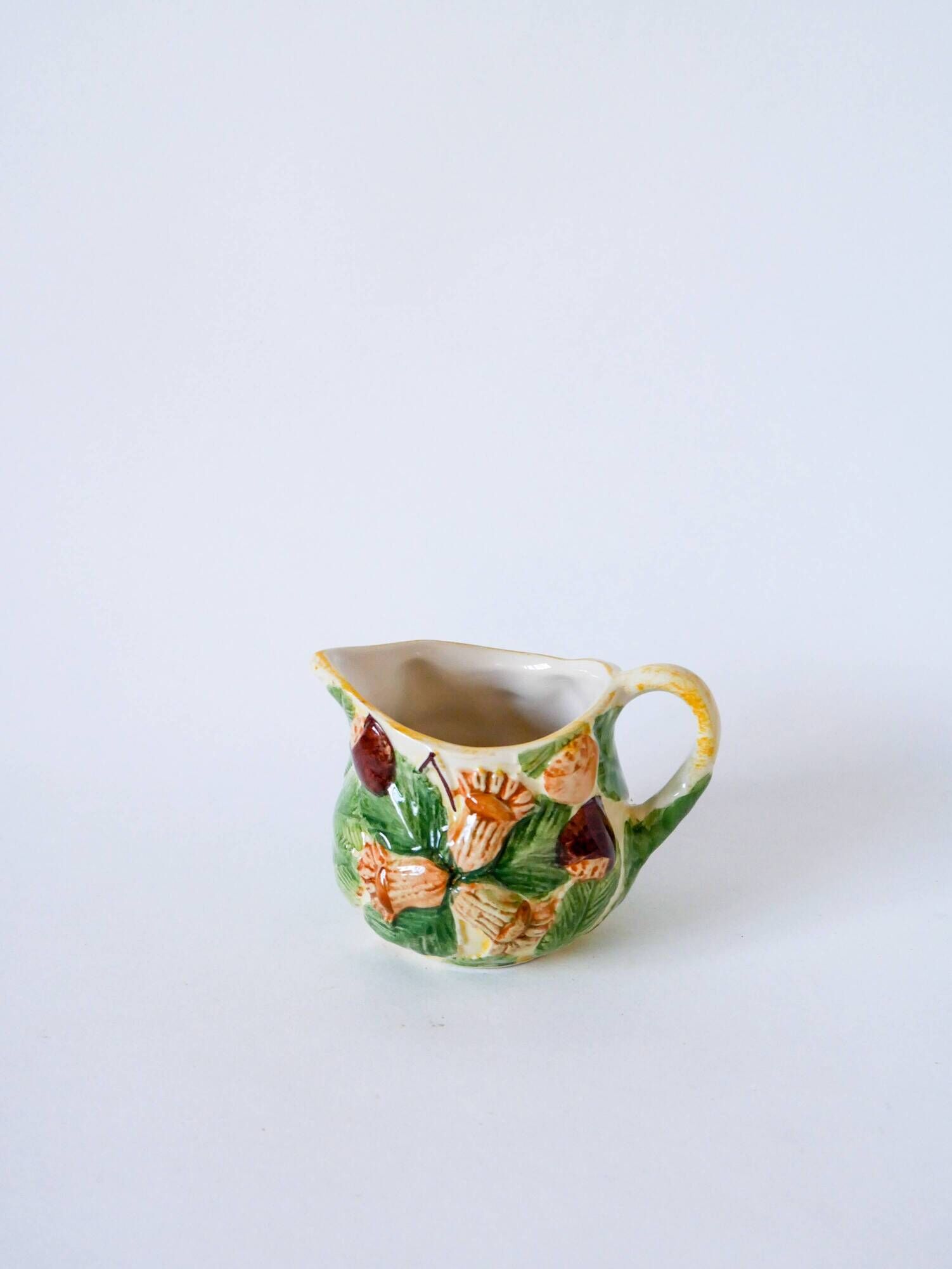 Tea service consisting of a teapot, a milk jug and a numbered hazelnut slip sugar bowl