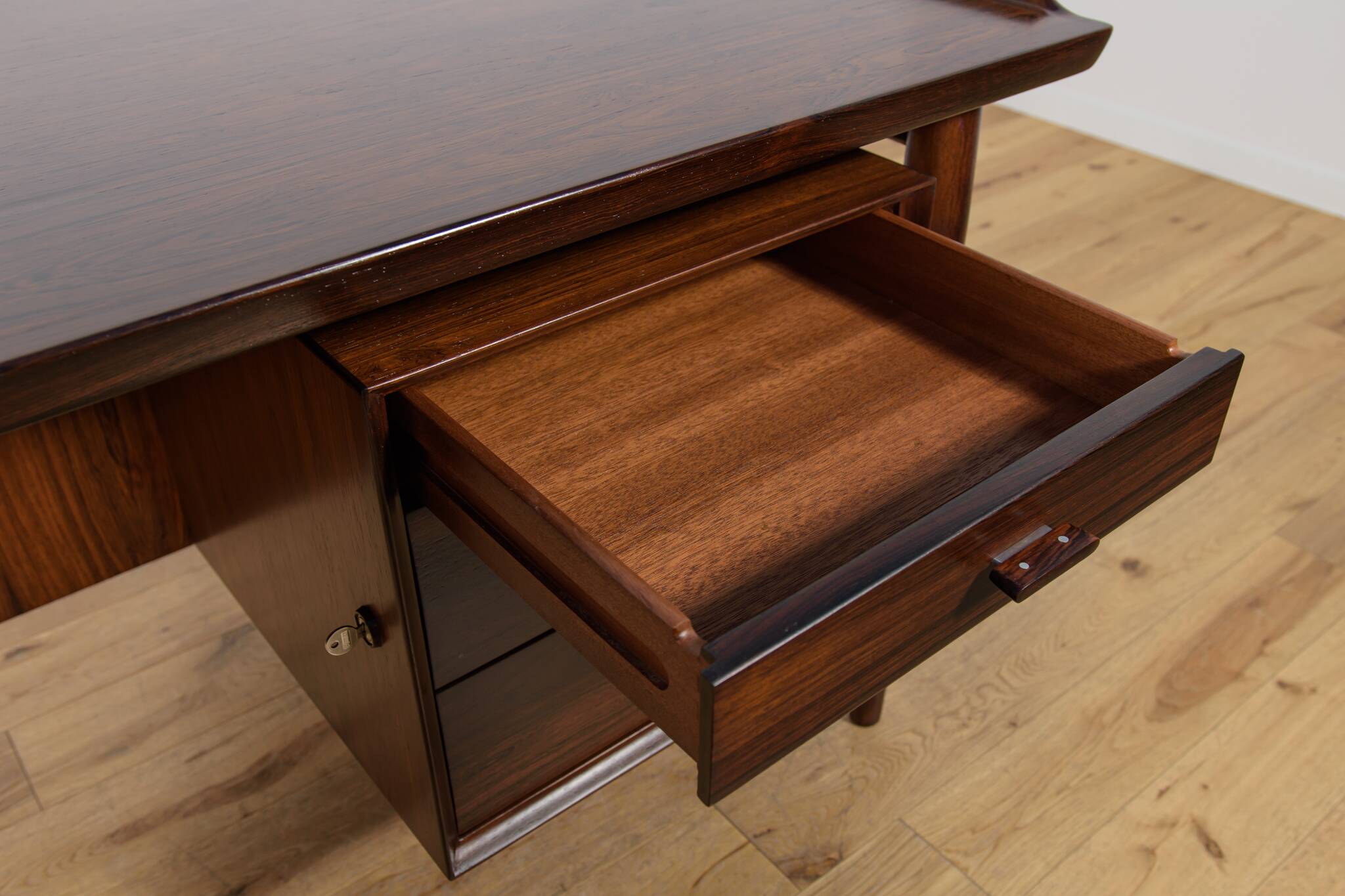 Mid-Century Rosewood Freestanding Desk Model 207 by Arne Vodder for Sibast,