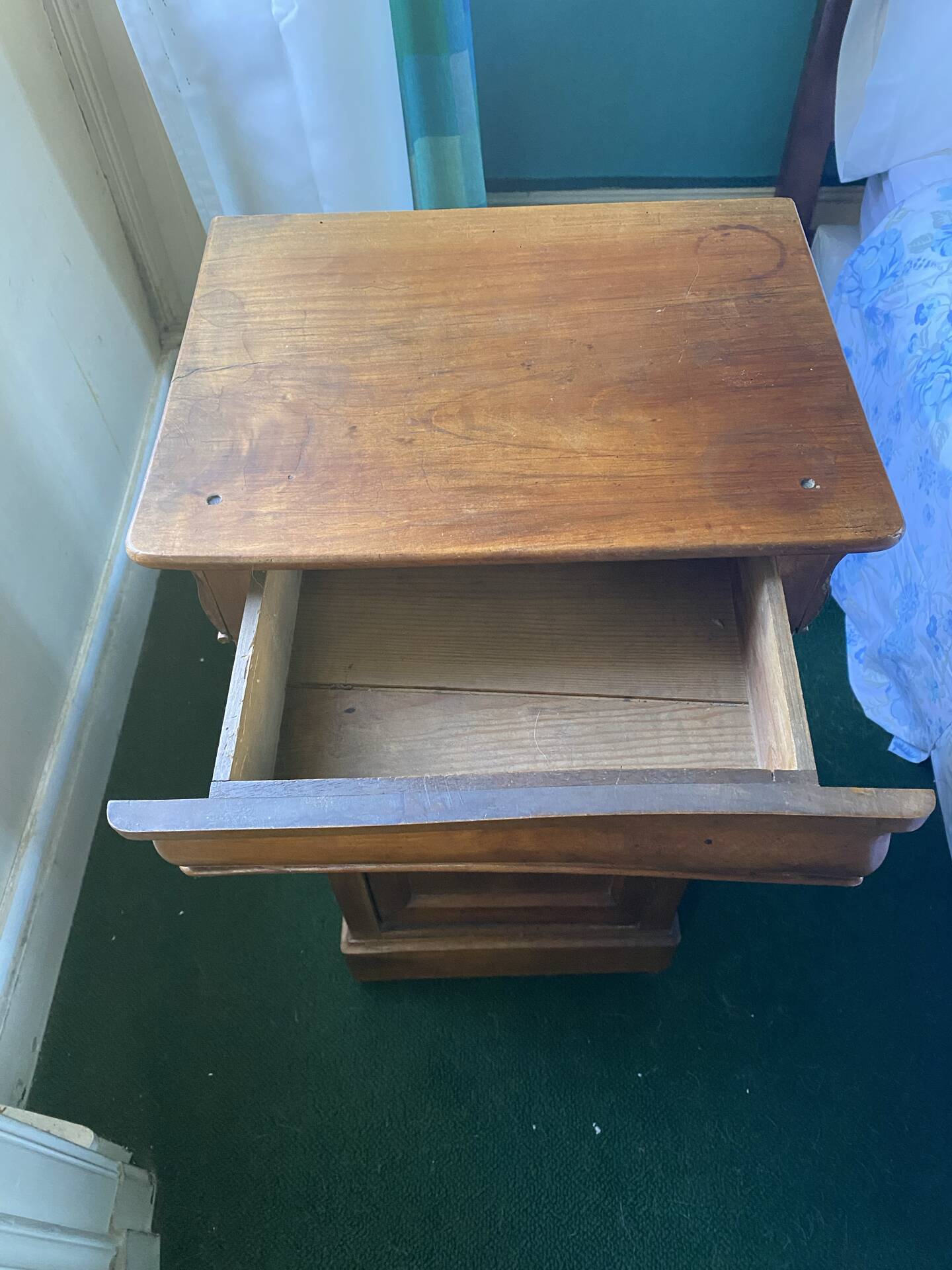 Table de chevet ancienne en bois