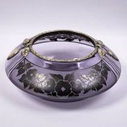 Art Deco vase in mauve glass D'Argyl with a pewter mount.