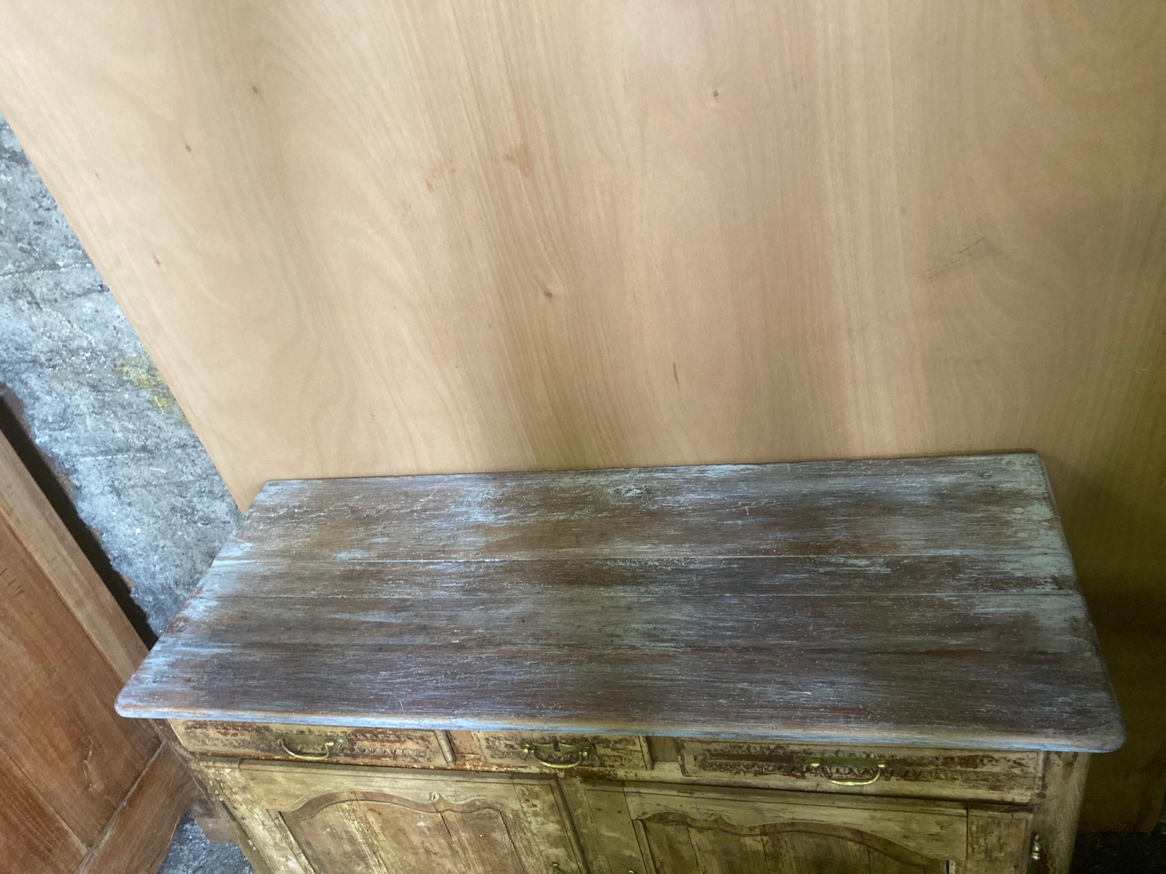 Buffet 18 th raw wood