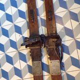 Paire de skis anciens en bois L=197cm
