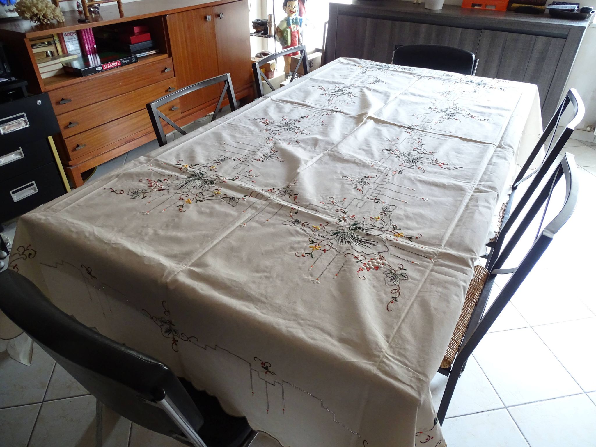 Tablecloth and 12 linen towels embroidery fine colorful flowers 255 x 170 - Old