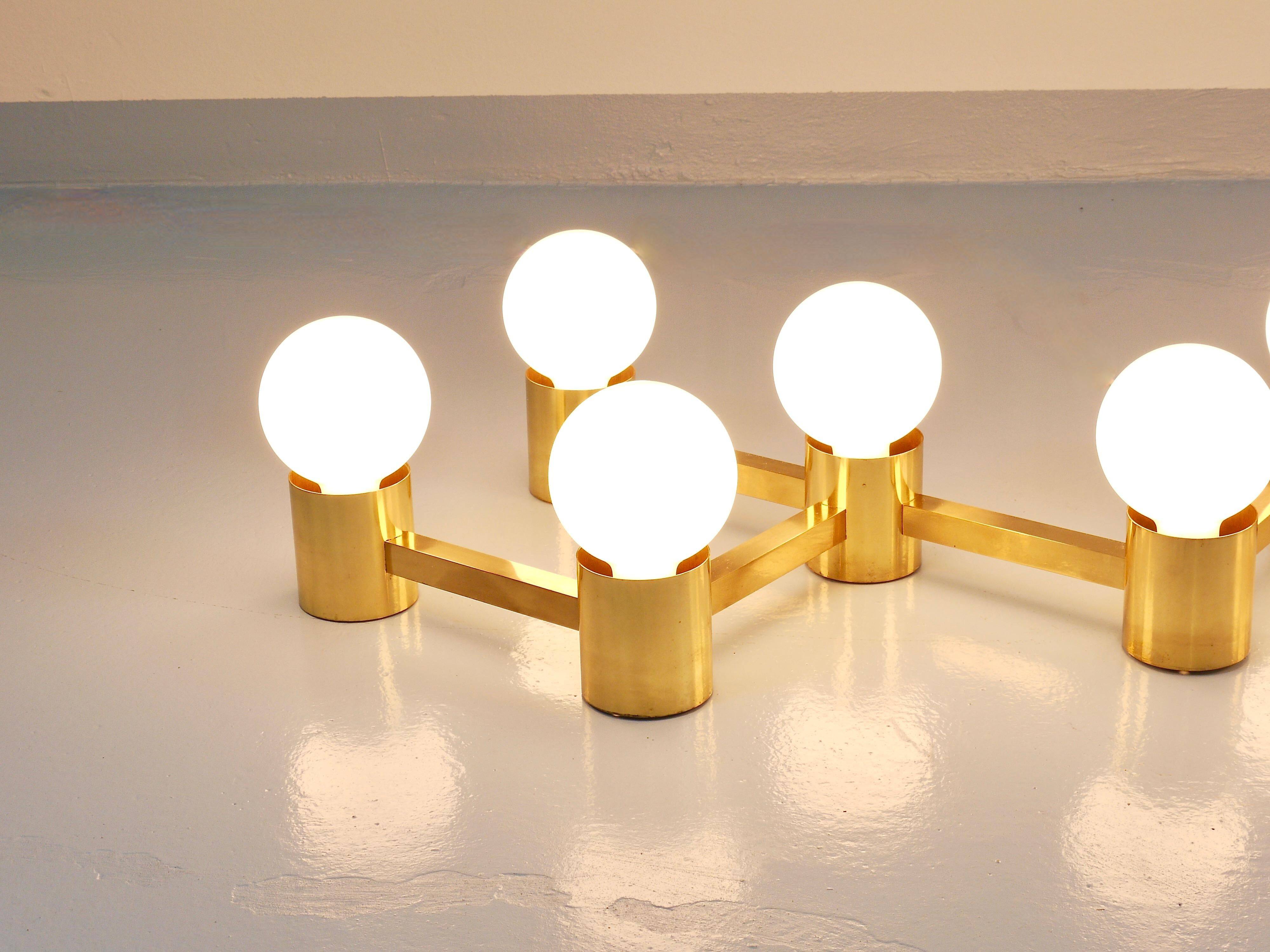 Large floor lamp and wall sconce in brass, zigzag style by Sciolari, Austria, 1970s.