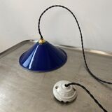 Lot 2 conical enamelled suspensions