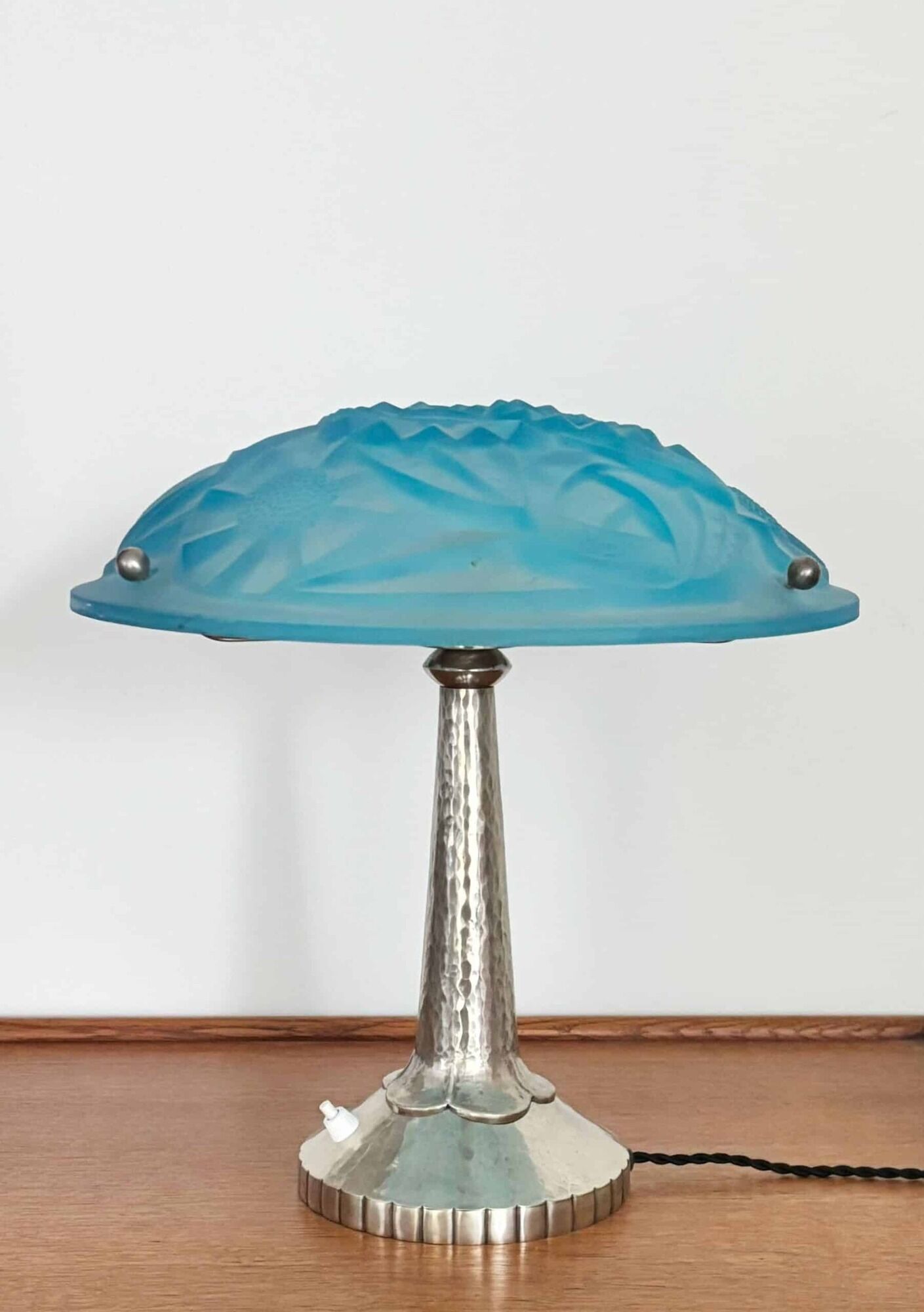 Art Deco table lamp, hammered metal base, glass shade, Degué, France, 1920-30s