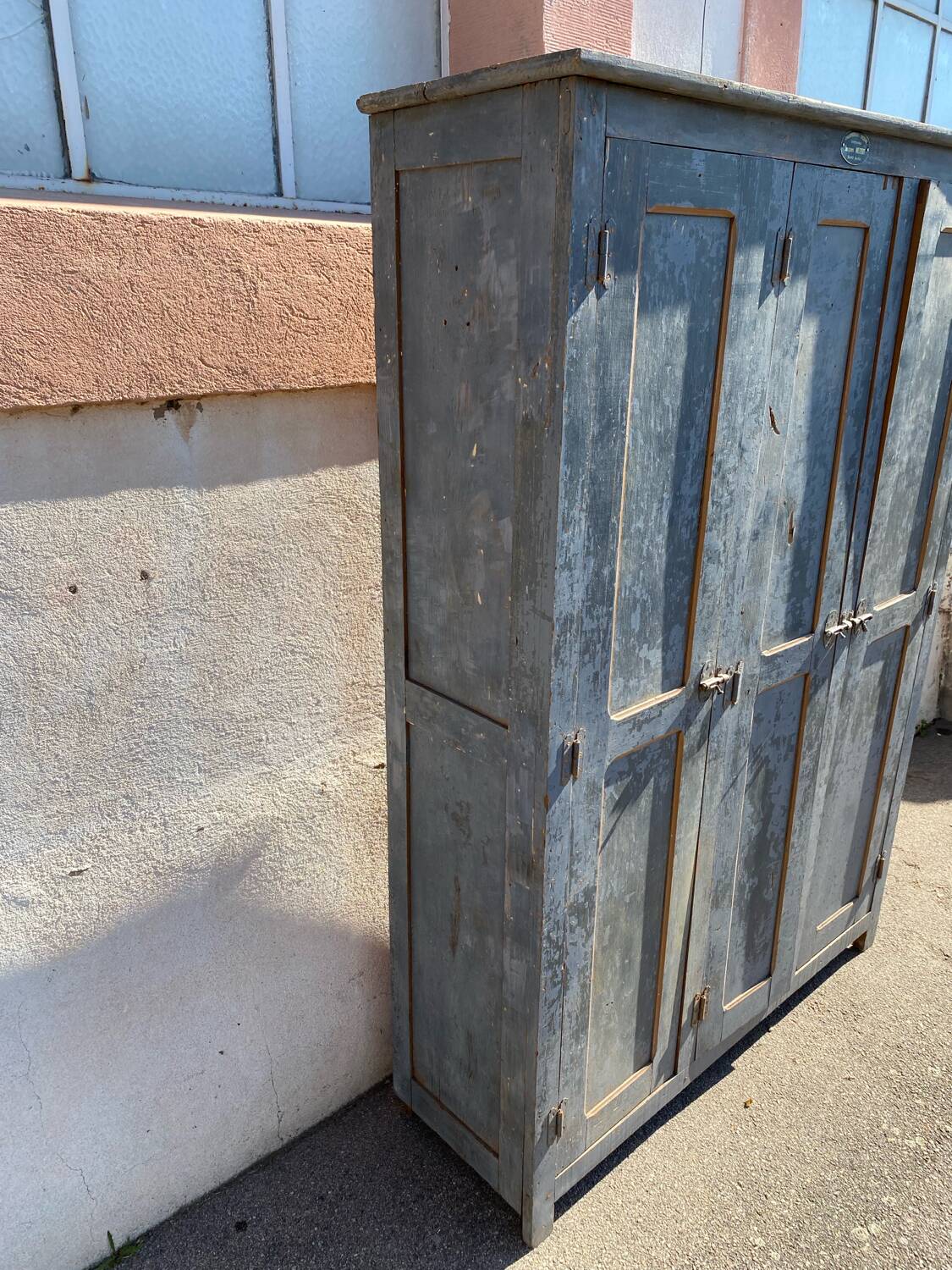 Wooden wardrobe with 3 doors