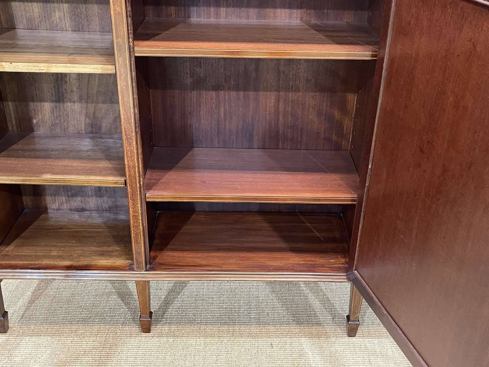 English 3-door mahogany bookcase from the 1950s
