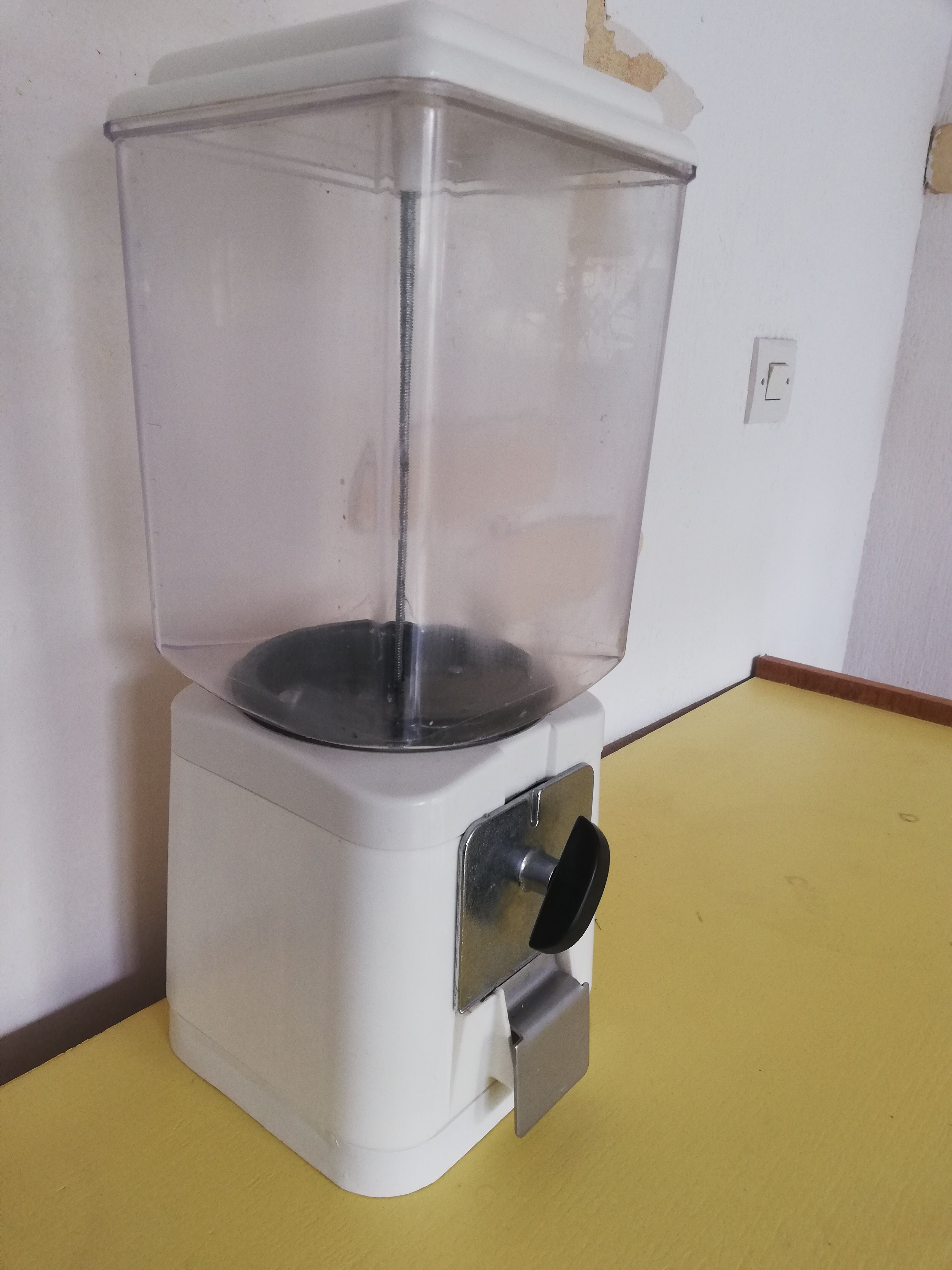 Distributor vintage candy made in Germany