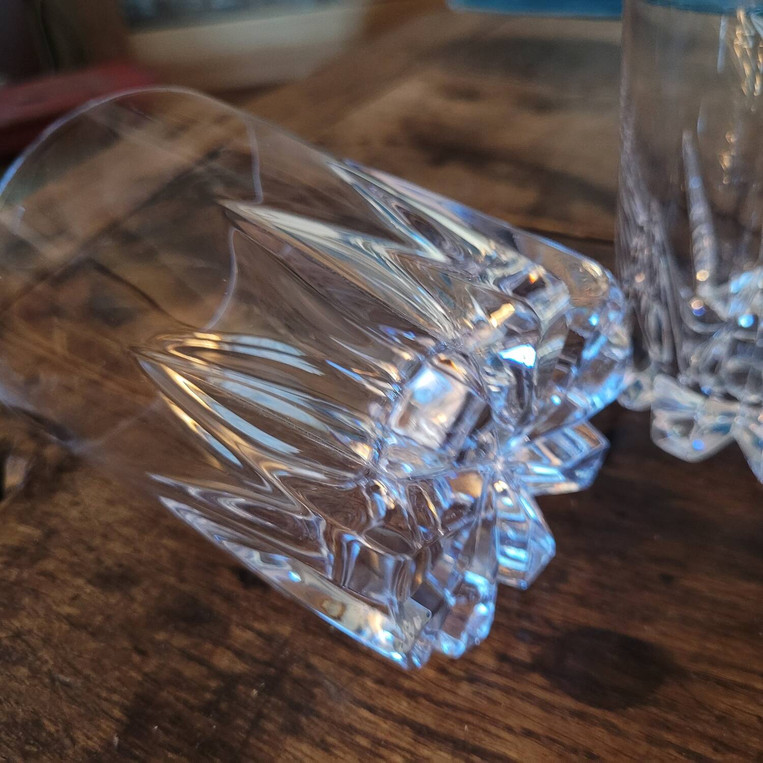 2 verres à whisky en cristal taillé – fond étoilé, années 70