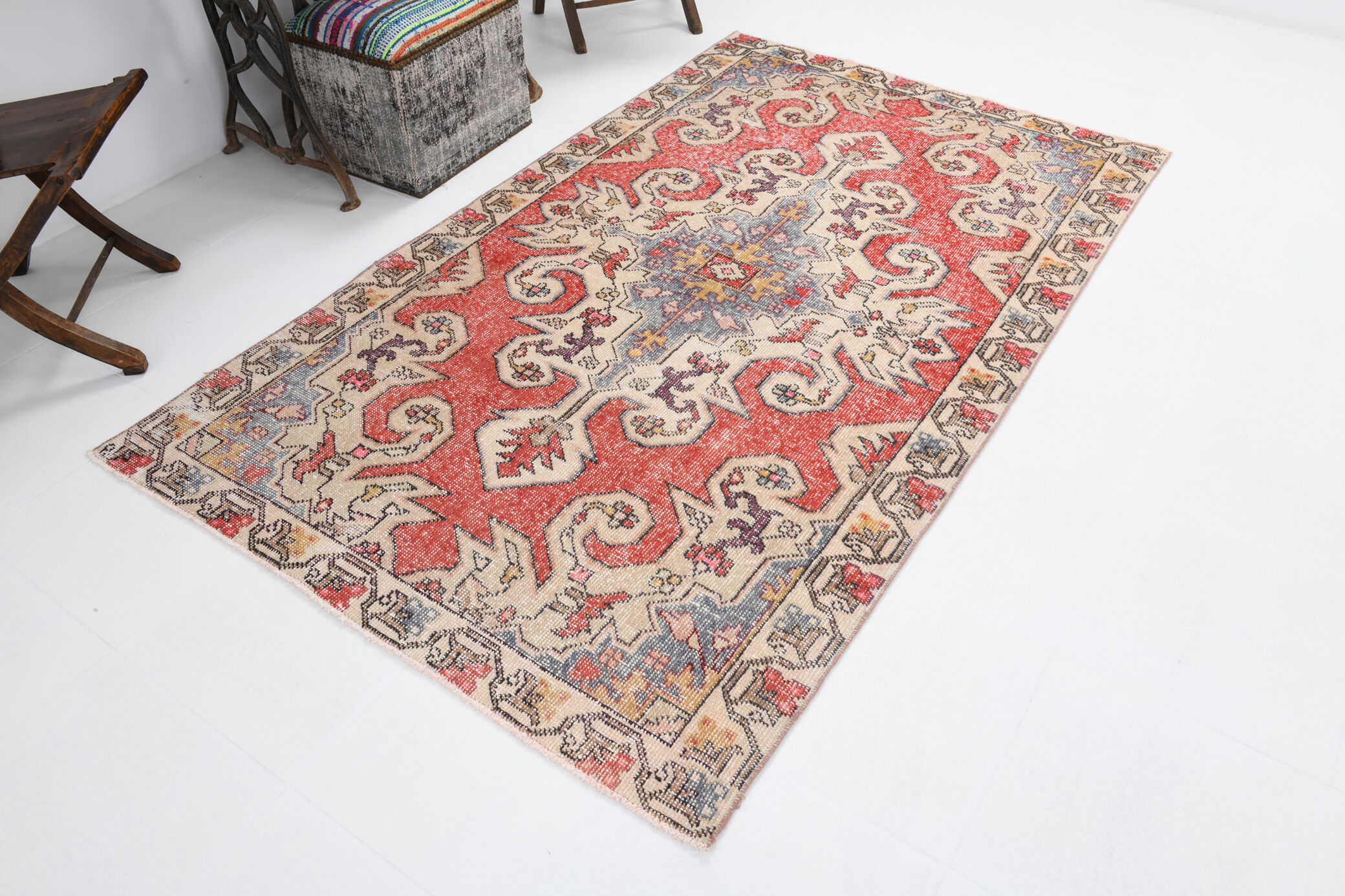 4x7 classic red vintage rug, 126x227cm