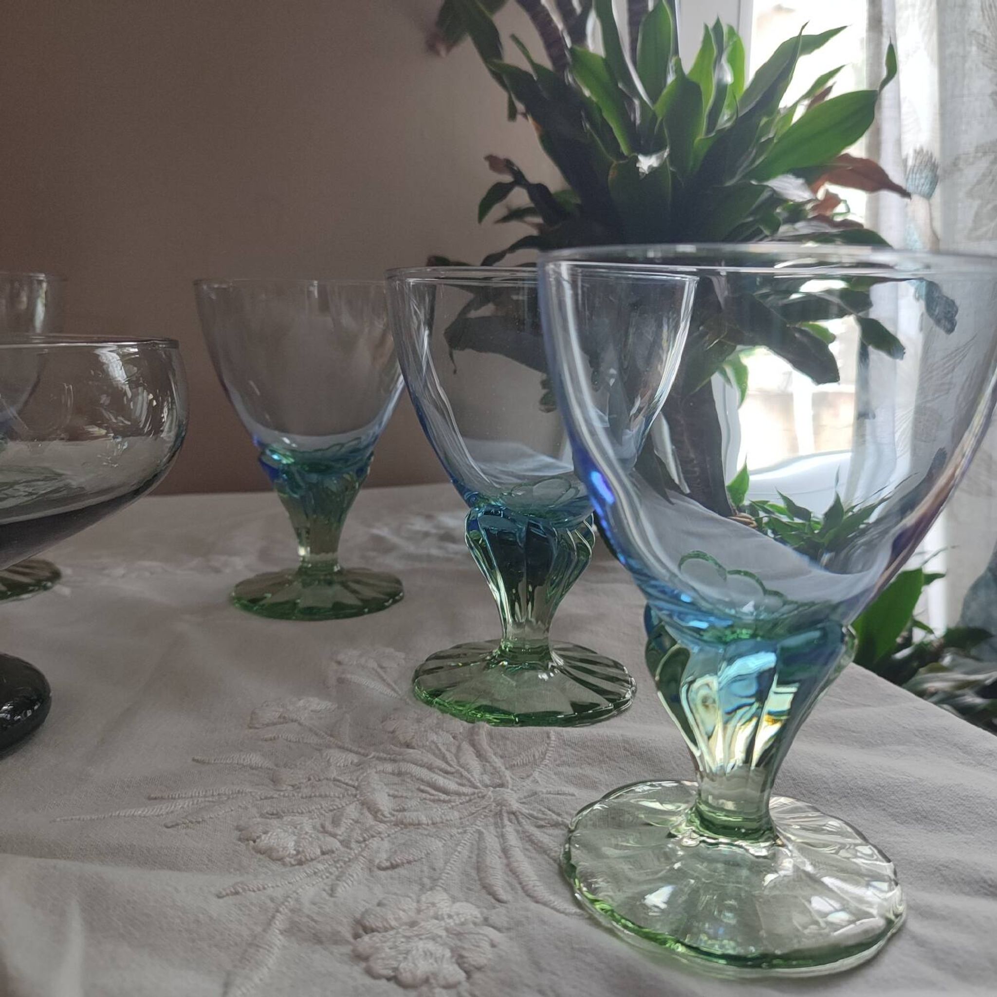 Set of 6 glasses and a Bormioli Rocco Bahia coupe, Italy