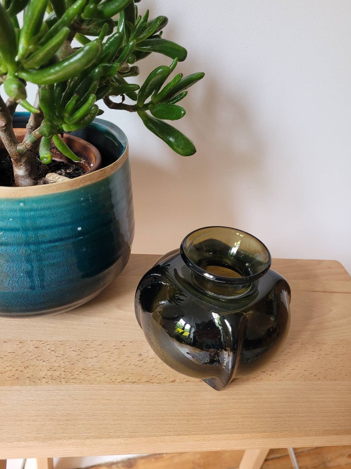 Round smoked glass vase