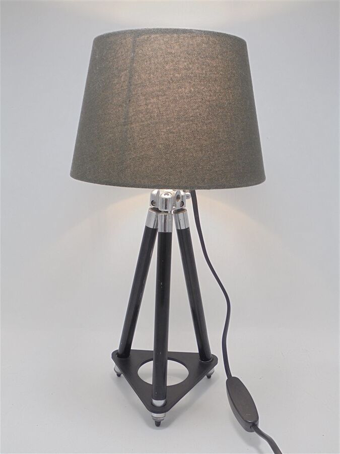 Lampe trépied