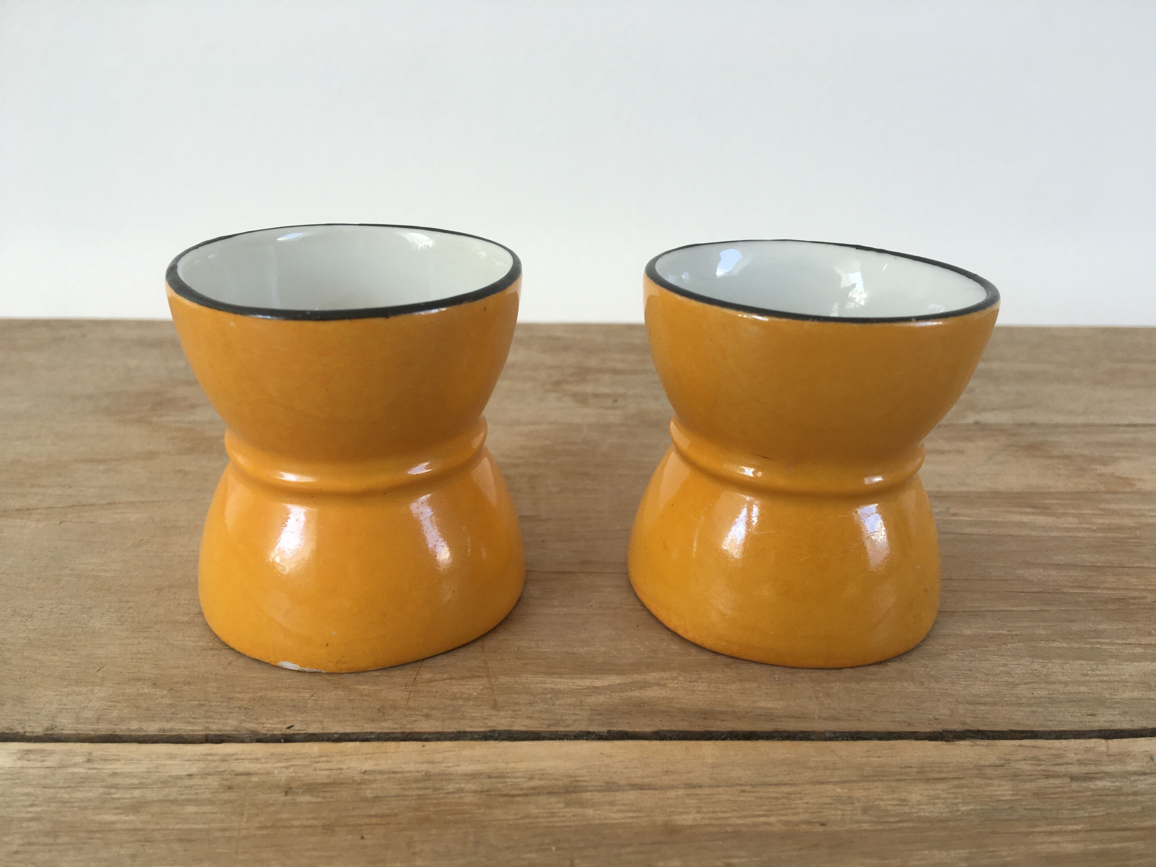 Pair of diabolo cockroaches