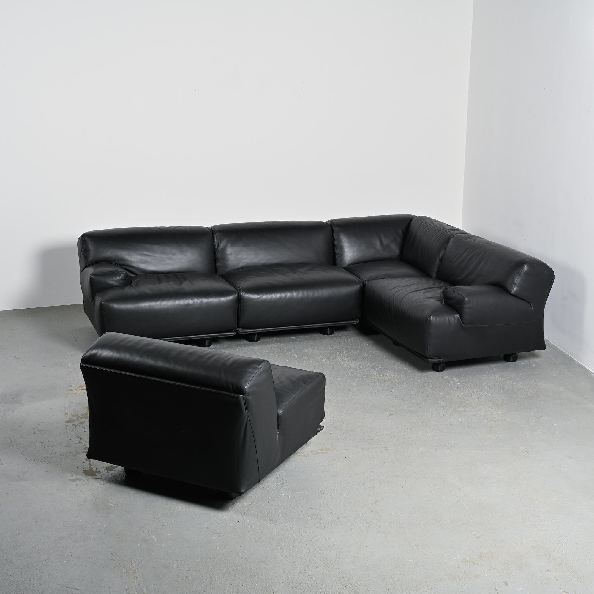 Modular canapé Fiandra in black leather, Vico Magistretti, Cassina, around 1980.