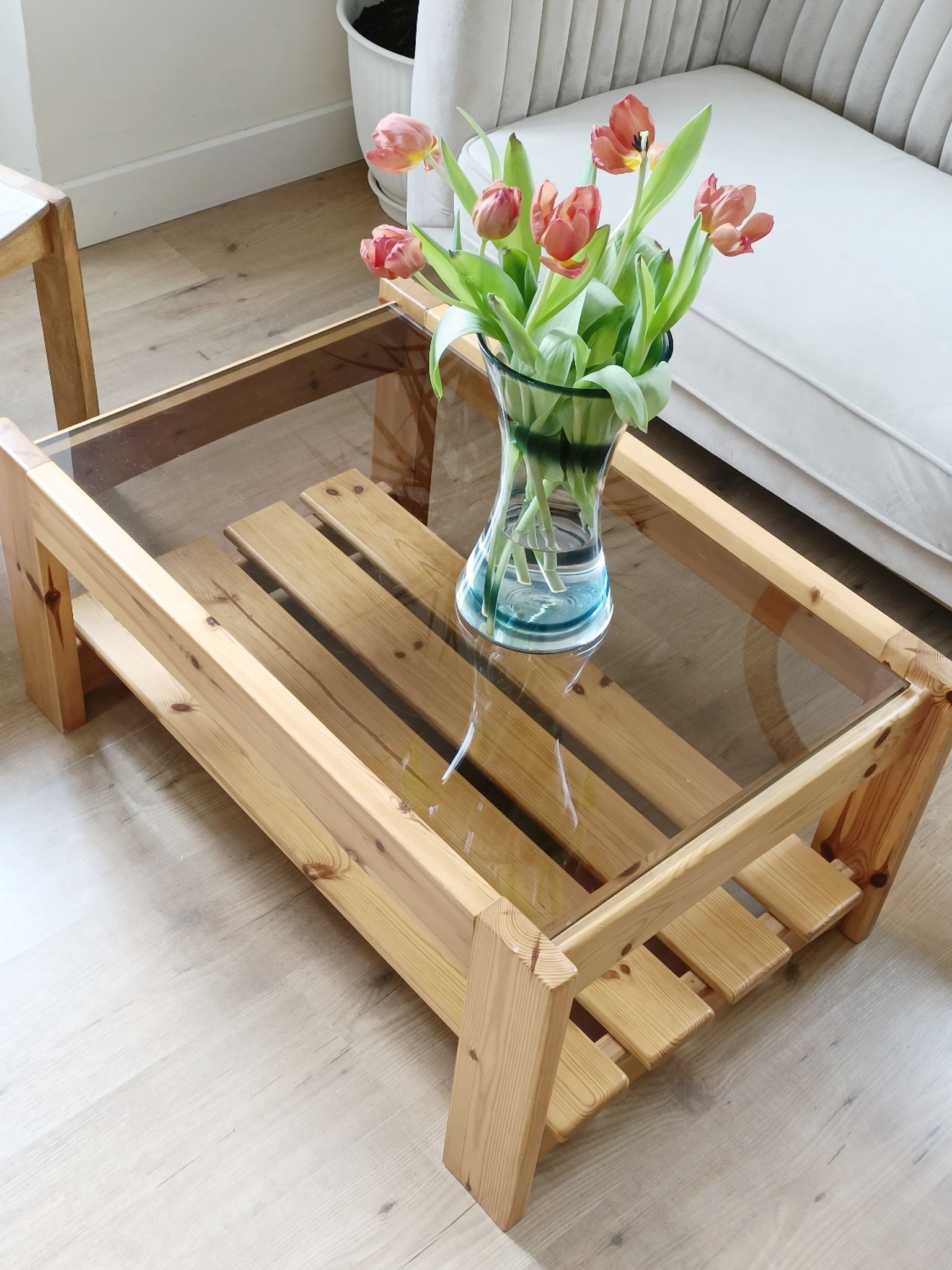 Table basse vintage en pin et verre fumé, 1970-1980
