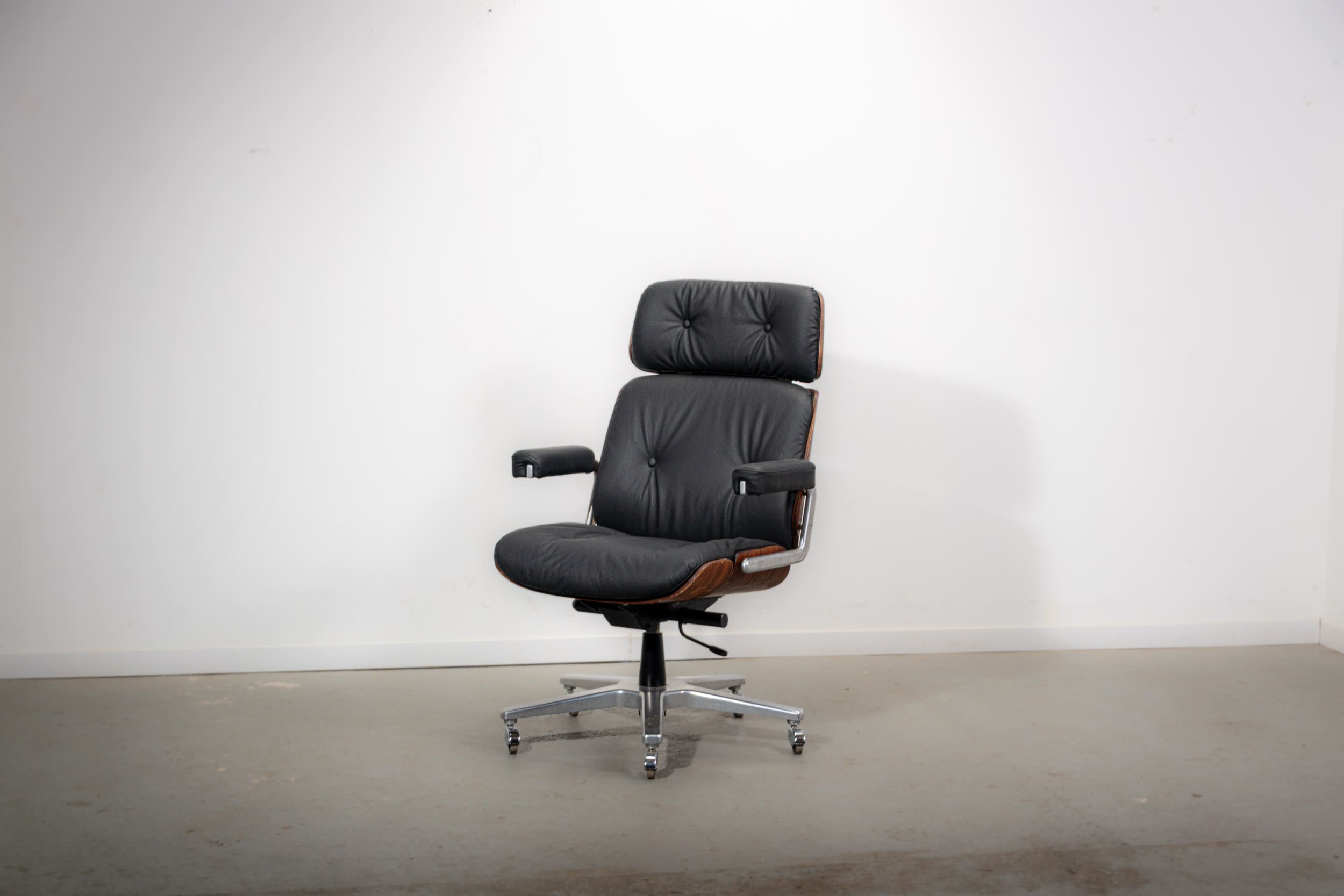 Pasal executive office chair, by Prof. Karl Dittert for Giroflex