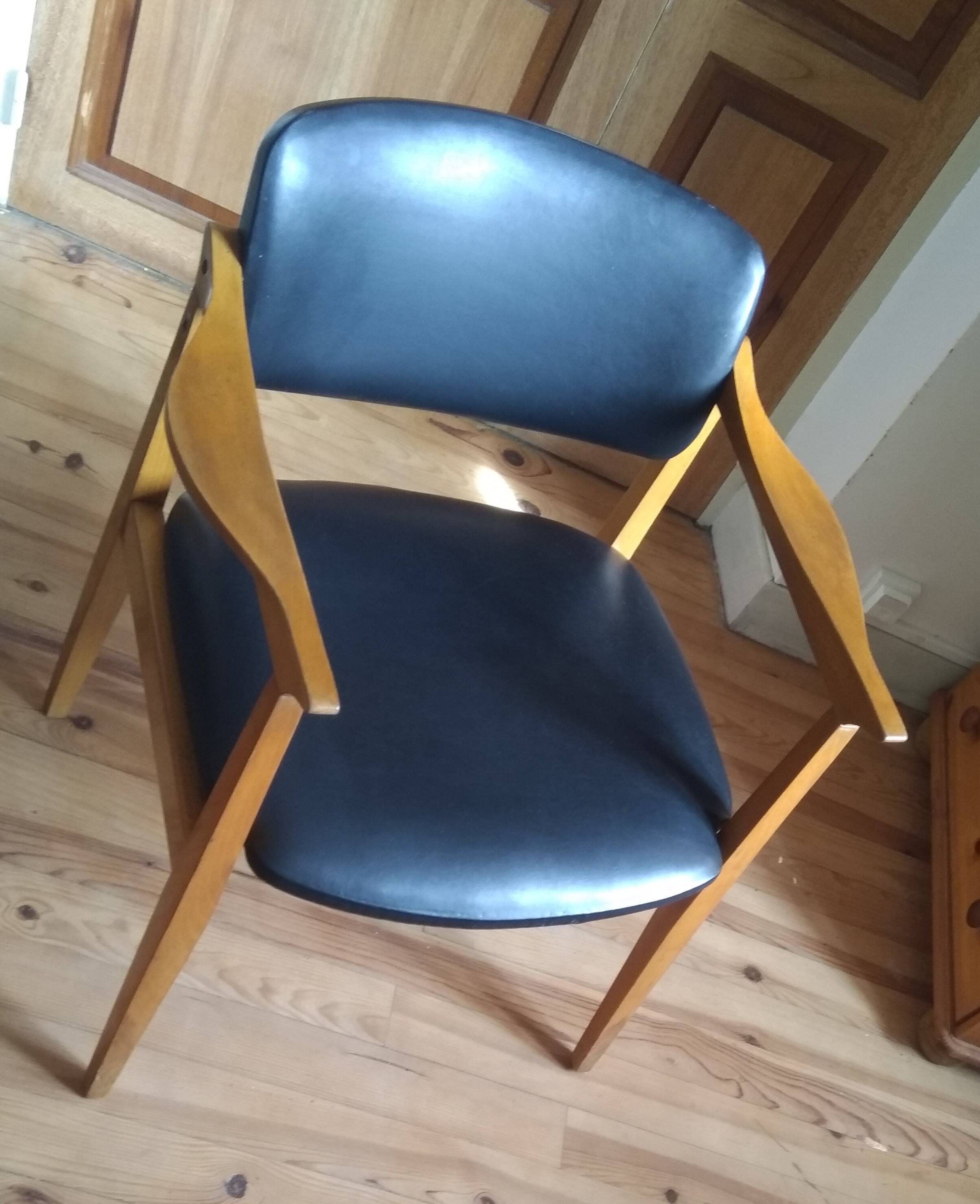 Large Scandinavian office armchair