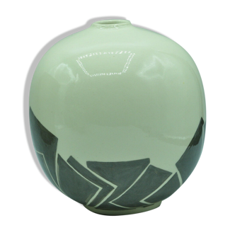 Vase boule signée Asaju