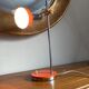 Lampe de bureau en métal laqué orange et chrome