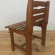 Chaise à lattes de bois pour enfants