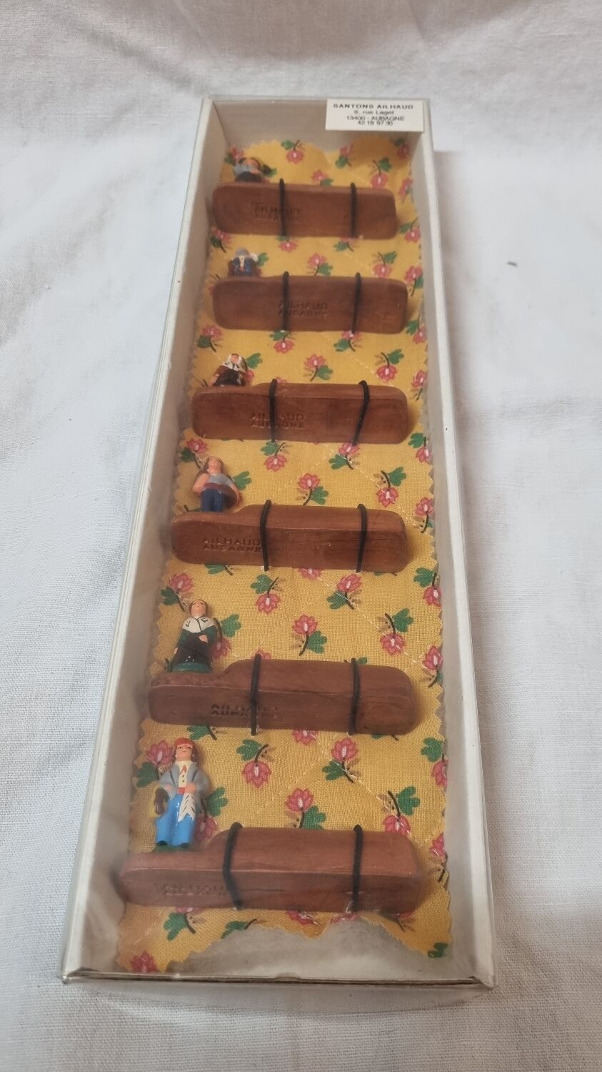Santons knife holder from Provence