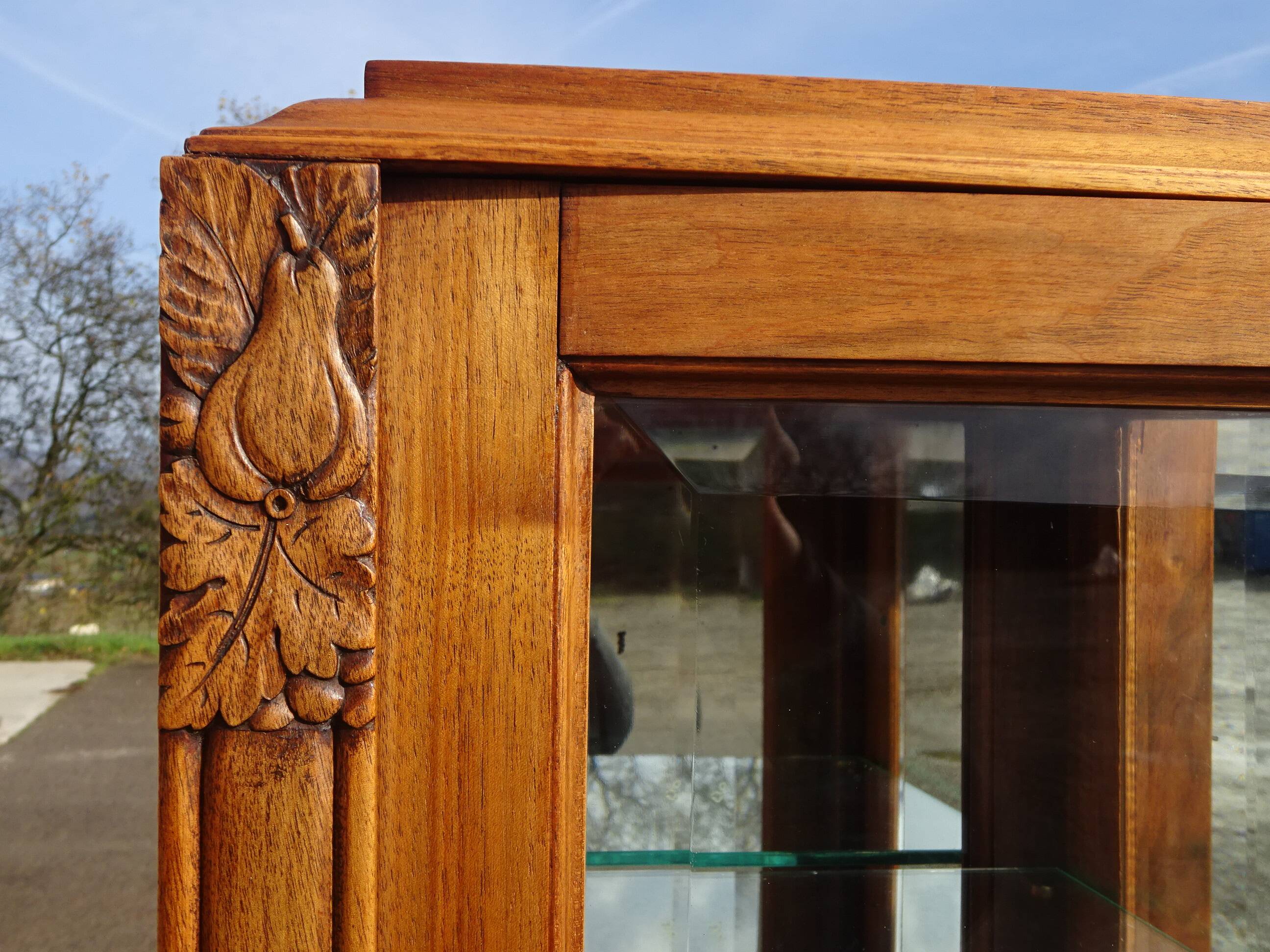 Buffet Art Déco en noyer avec marbres et guérites