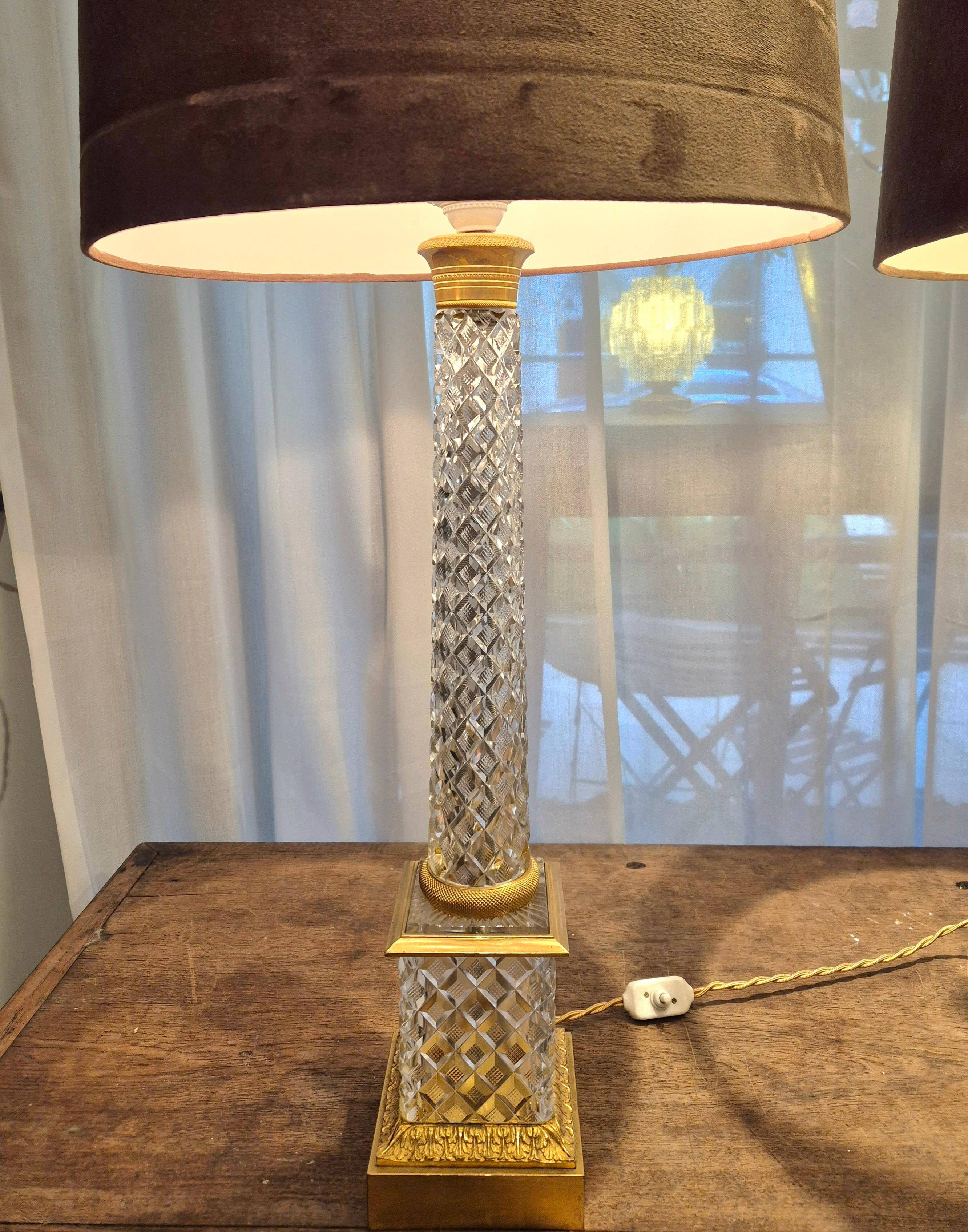 Pair of coloured table lamps, made of cut crystal and gilded bronze, in the Baccarat style.