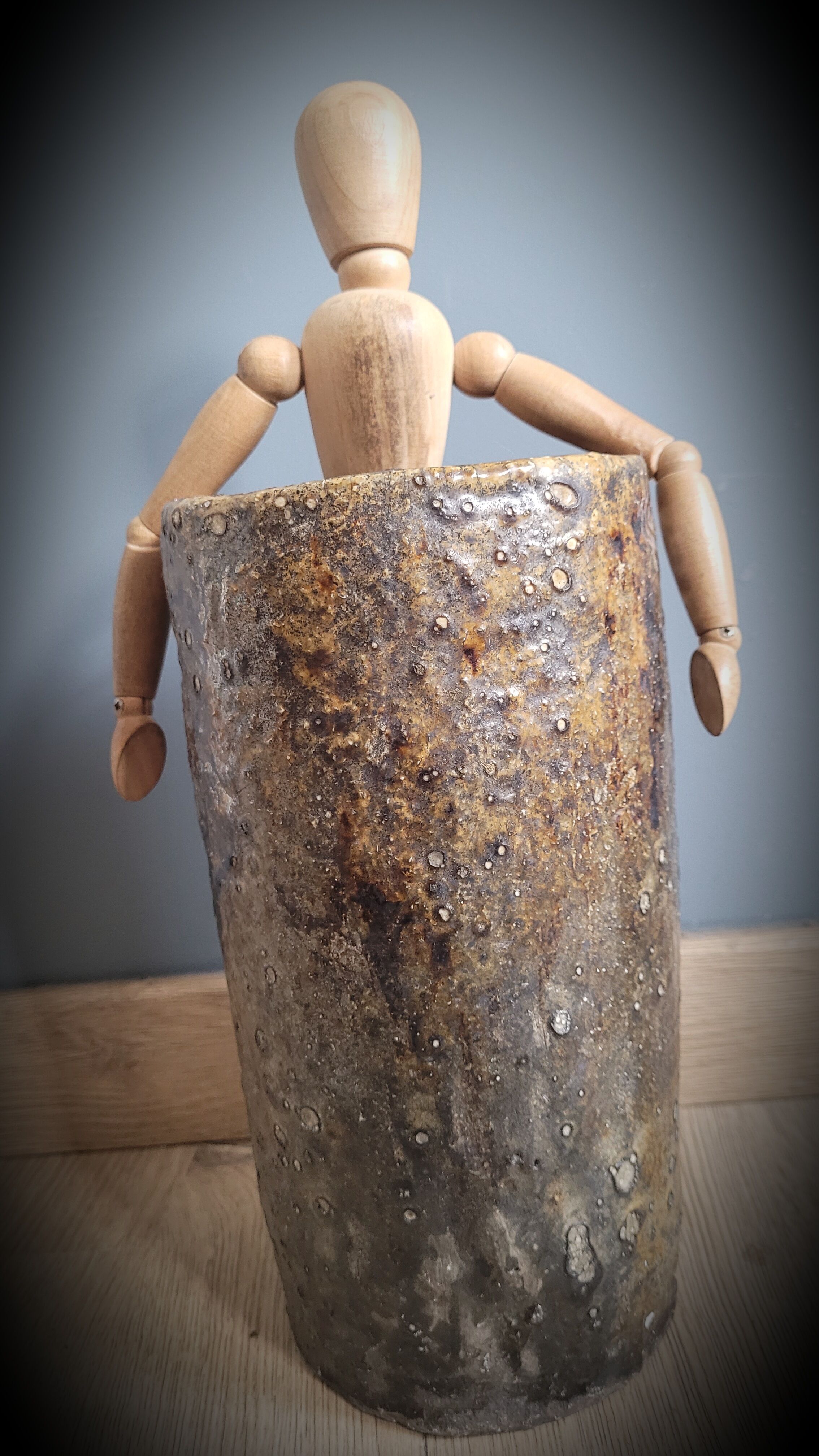ELS sandstone vase