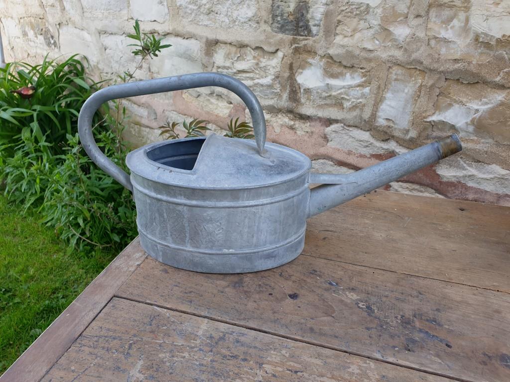 Zinc watering can