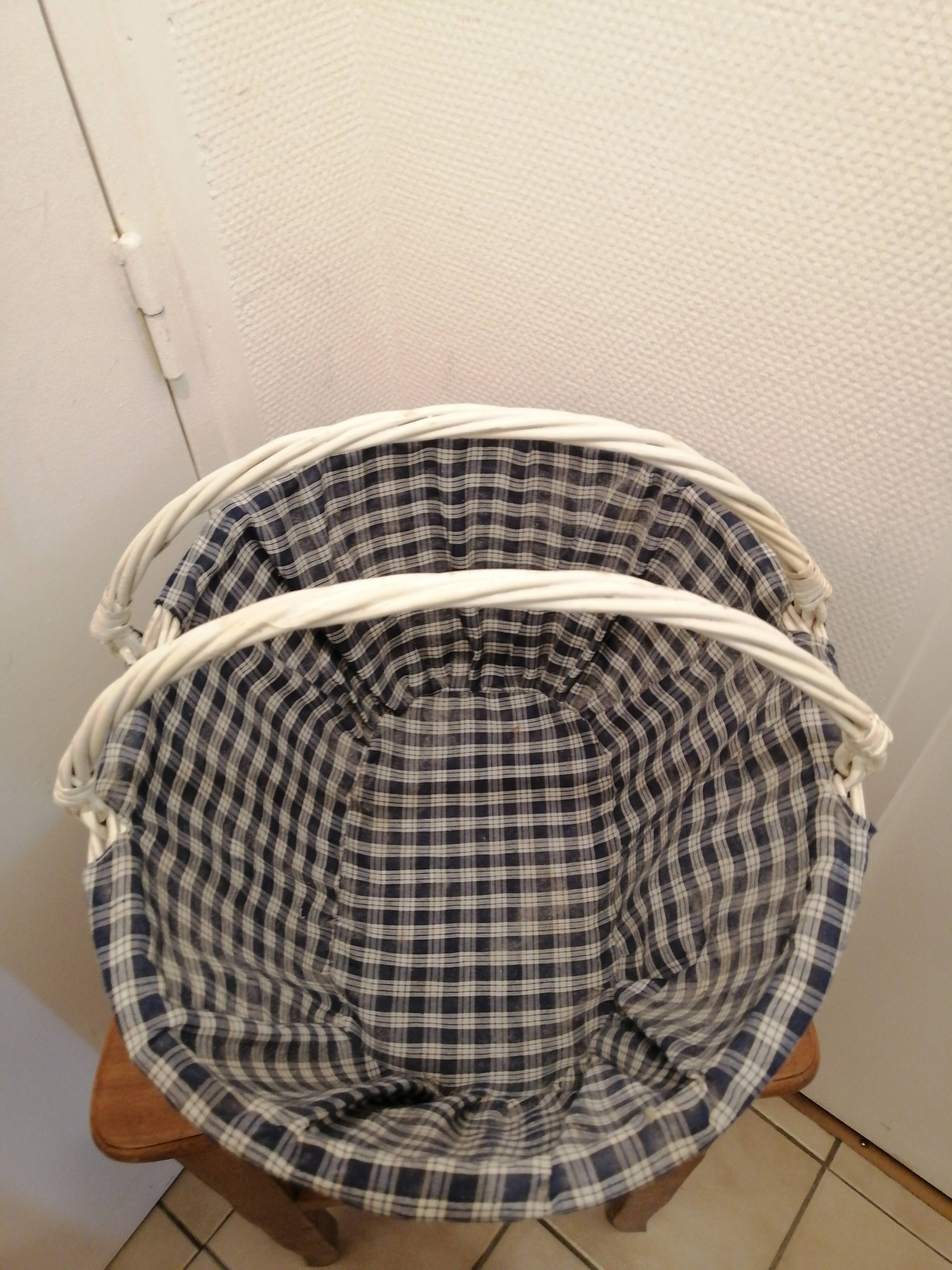 Vintage oval white wicker basket
