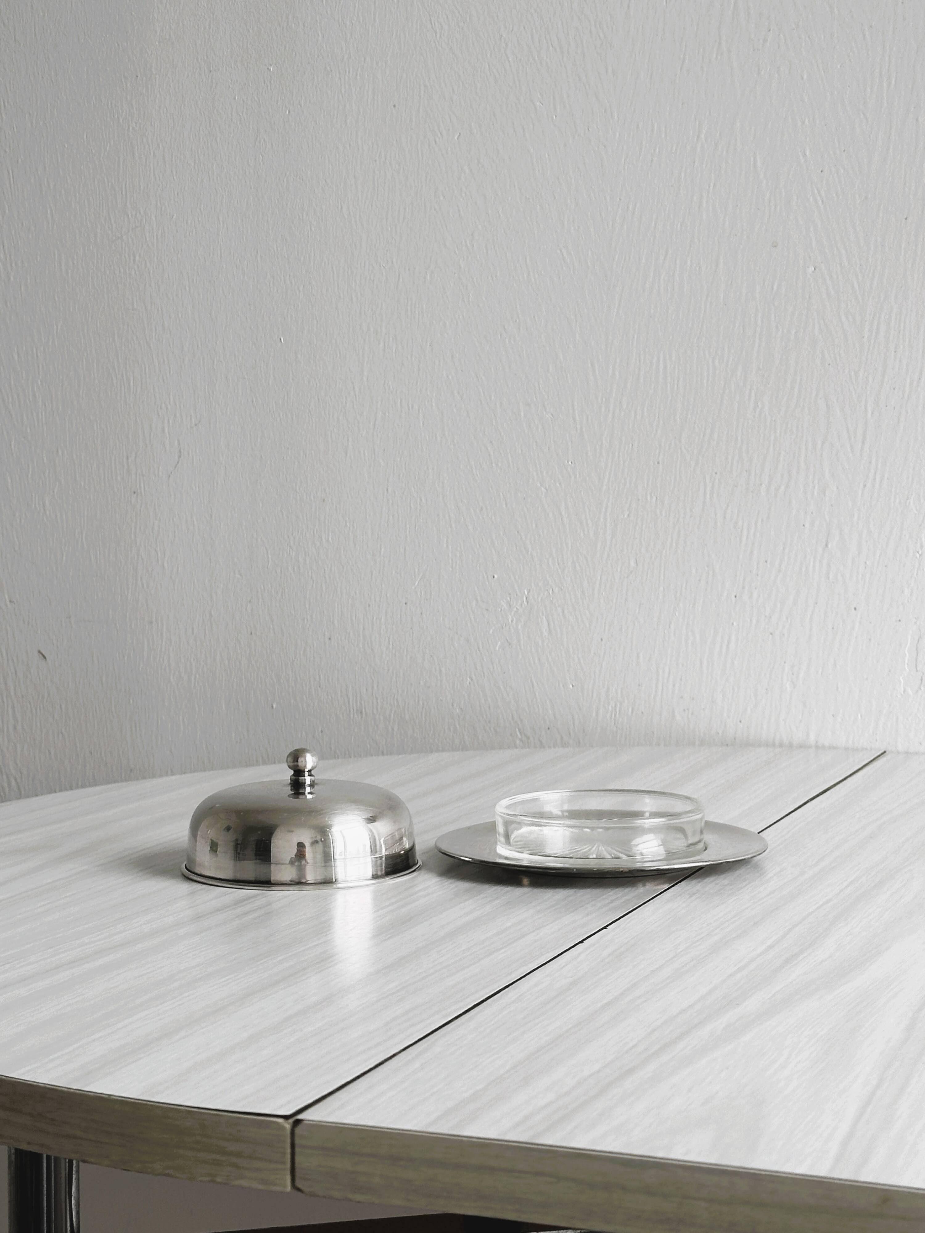 Round butter dish in silver metal