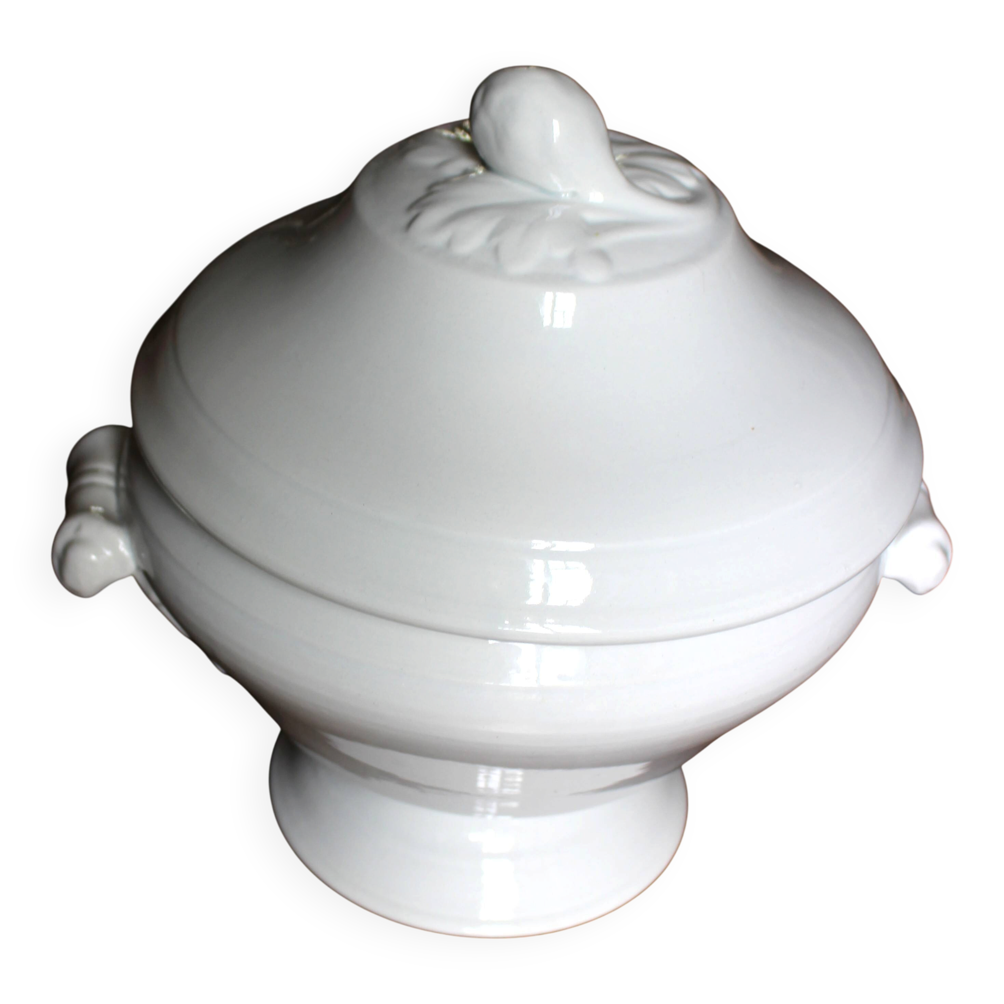 Antique soup tureen, white earthenware, with stopper decoration.
