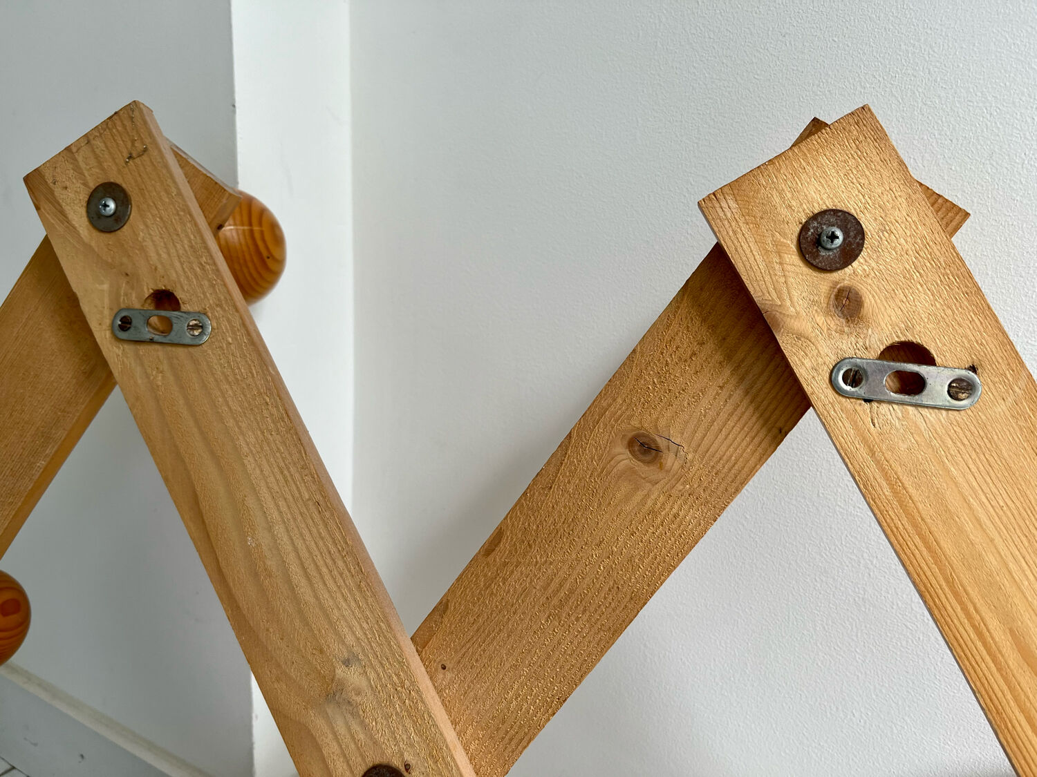 Pine accordion coat rack