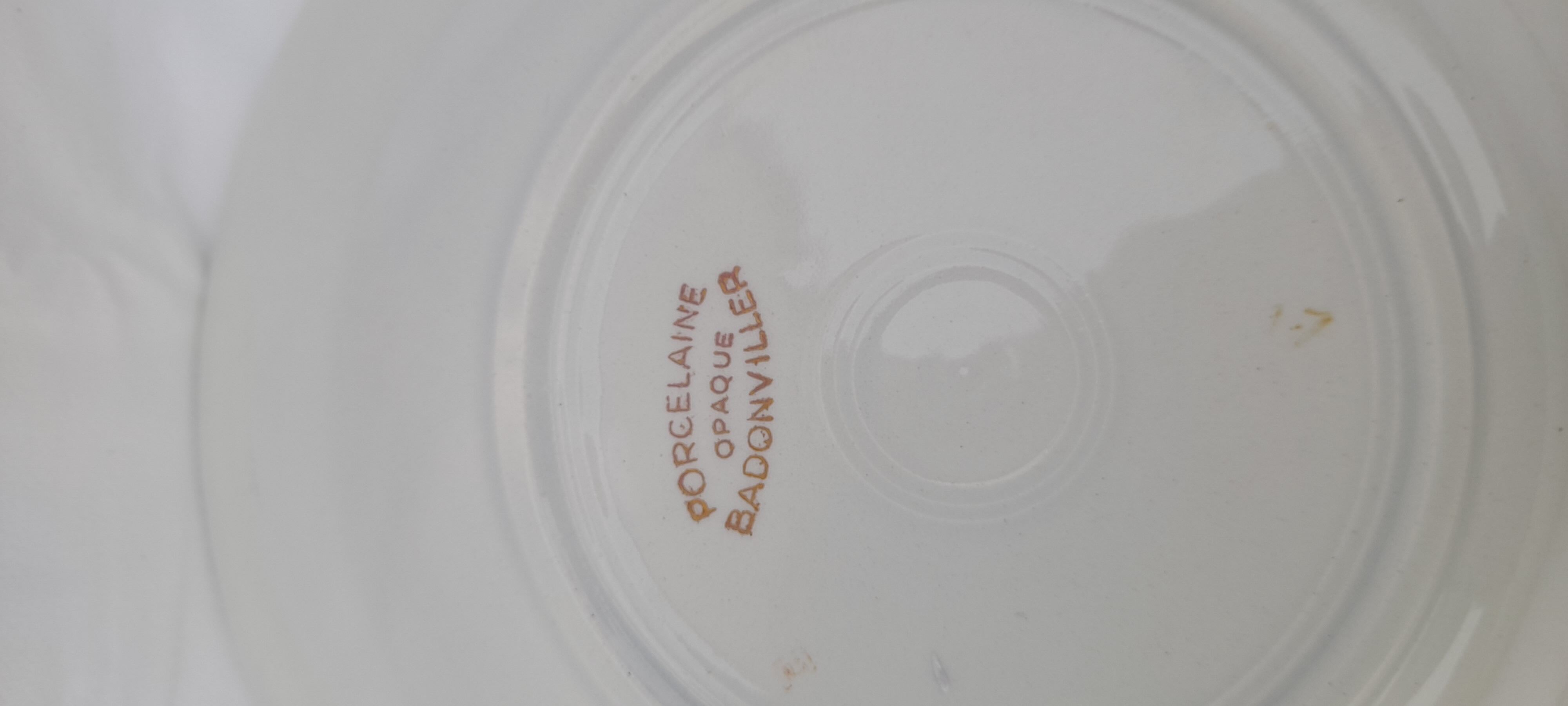 6 hollow plates in opaque porcelain from Badonviller with green marli diam 23 cm