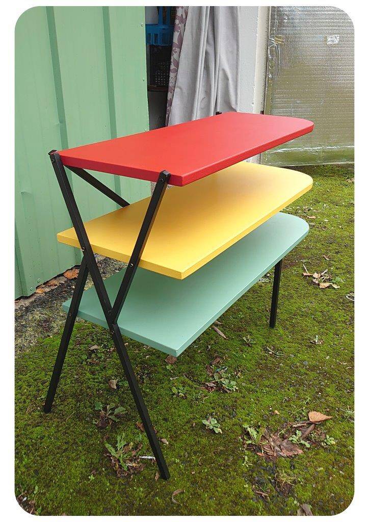 Etagère sur pieds, milieu XXème