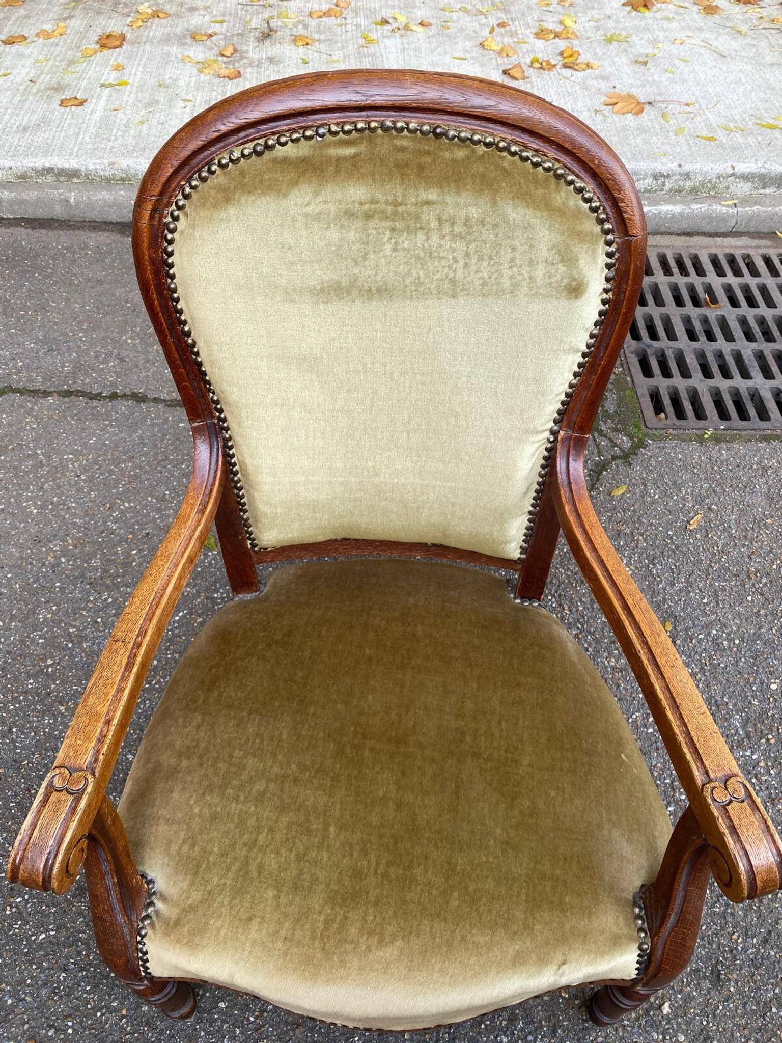 Fauteuil impérial en chêne et velours beige du 19ème siècle