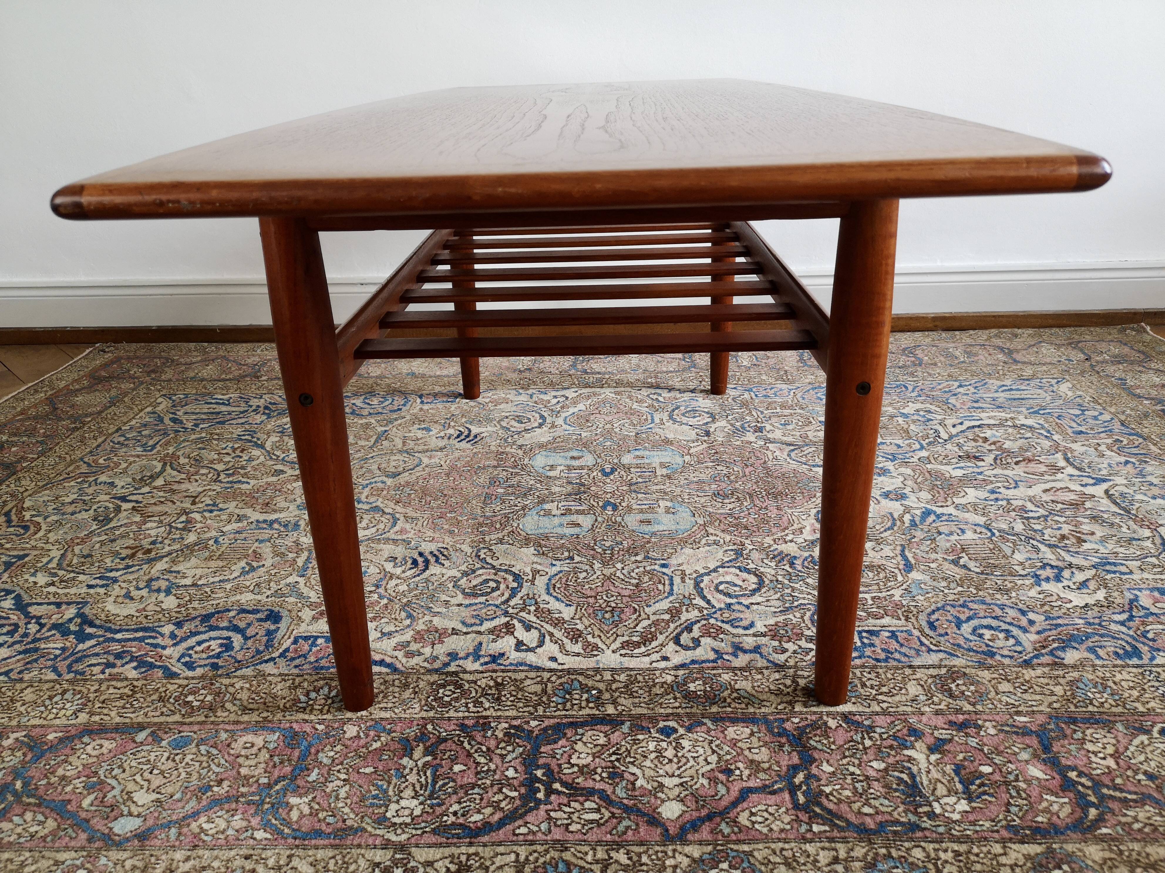 Scandinavian coffee table 60's model "GJ106" by Grete Jalk for Poul Jeppesen