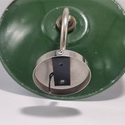 Paire d'appliques en tôle émaillée