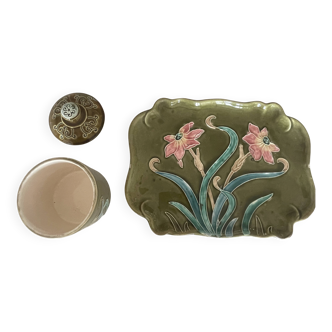 Bonbonnière and ceramic tray g. De Bruyn