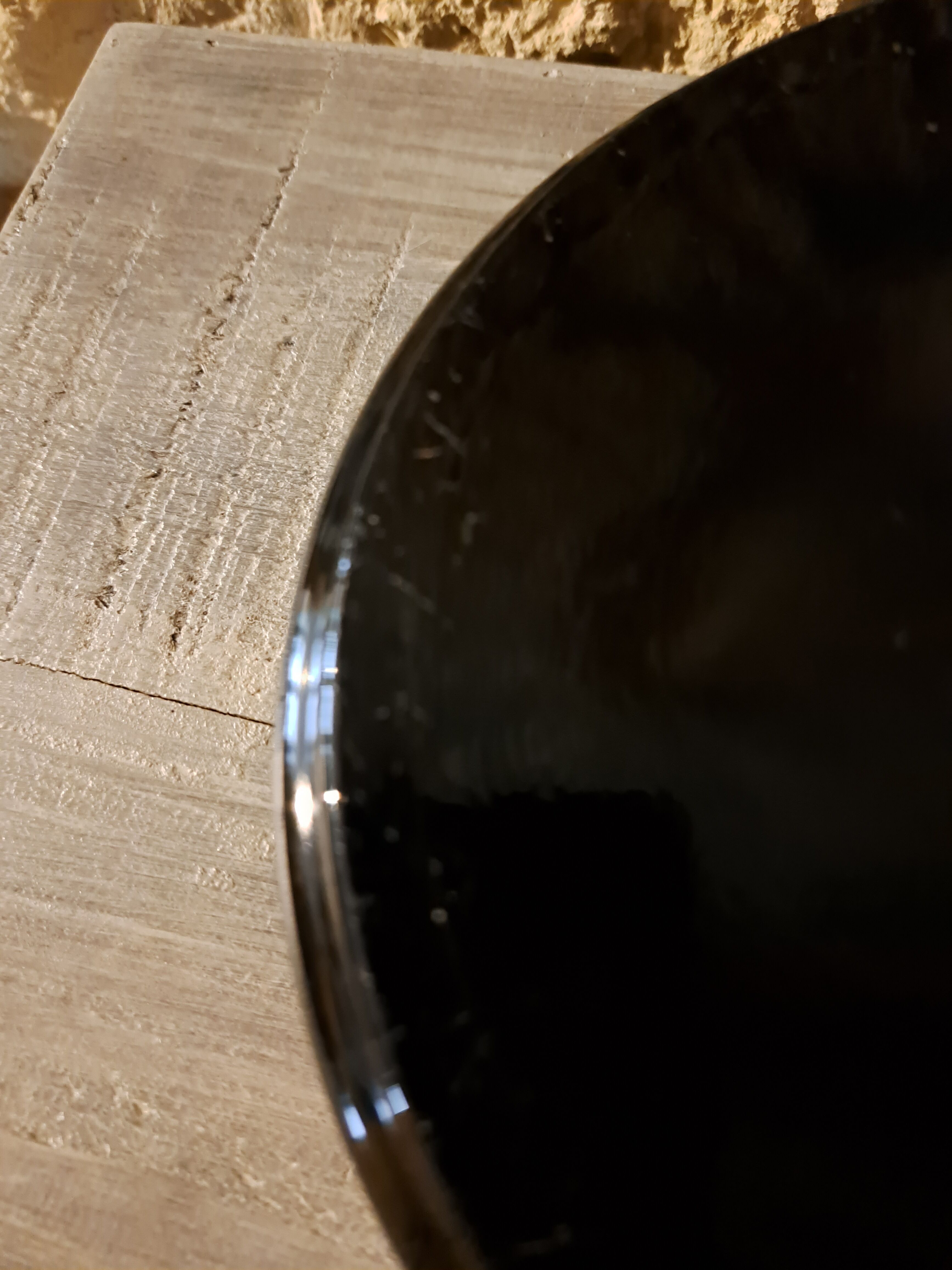 Cendrier rond en verre noir support publicitaire Marlboro