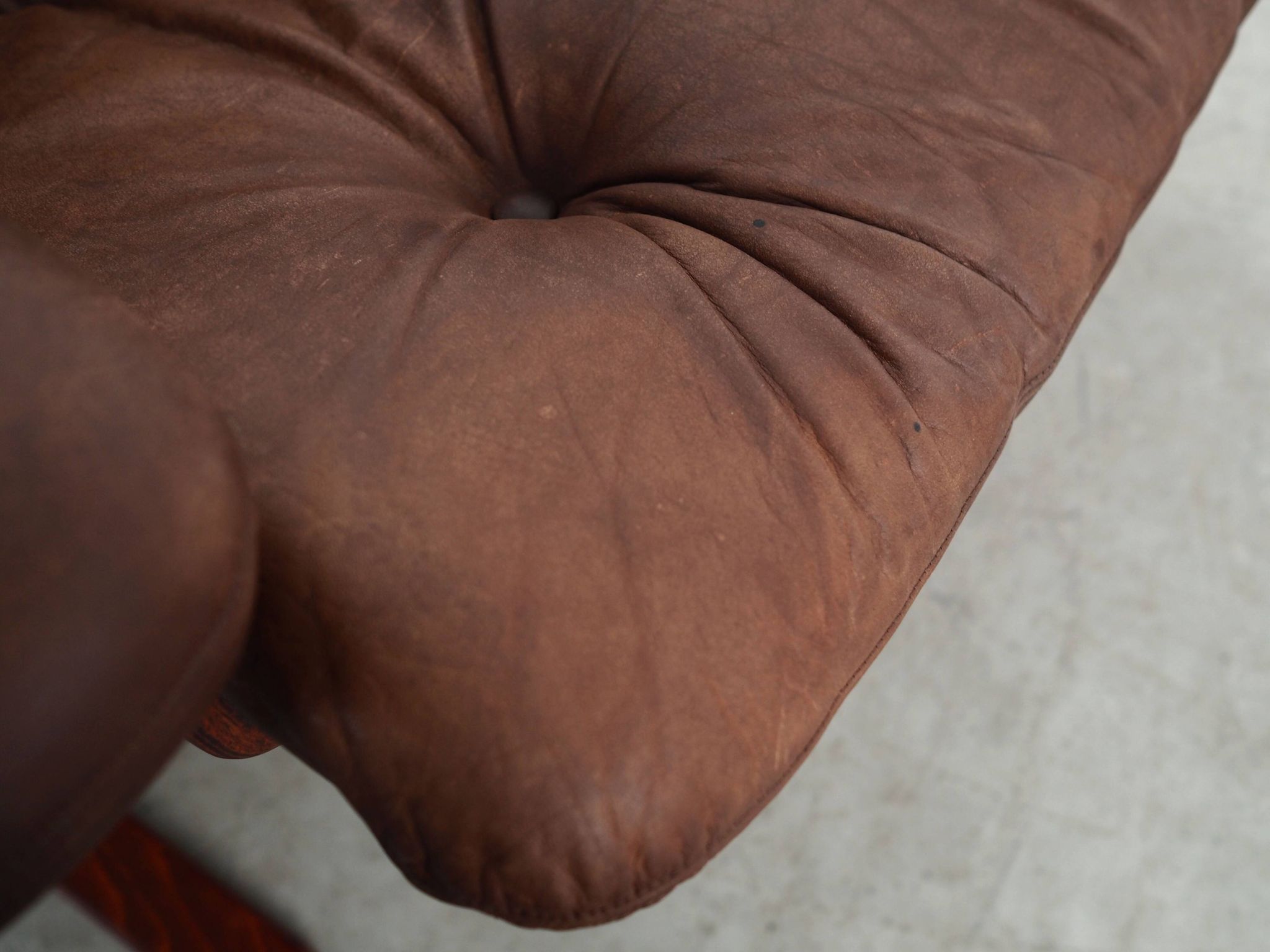 Fauteuil en cuir, design norvégien, années 1970, production : Norvège