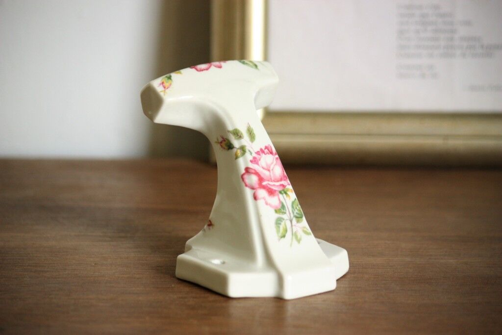 Ceramic rack loral decoration