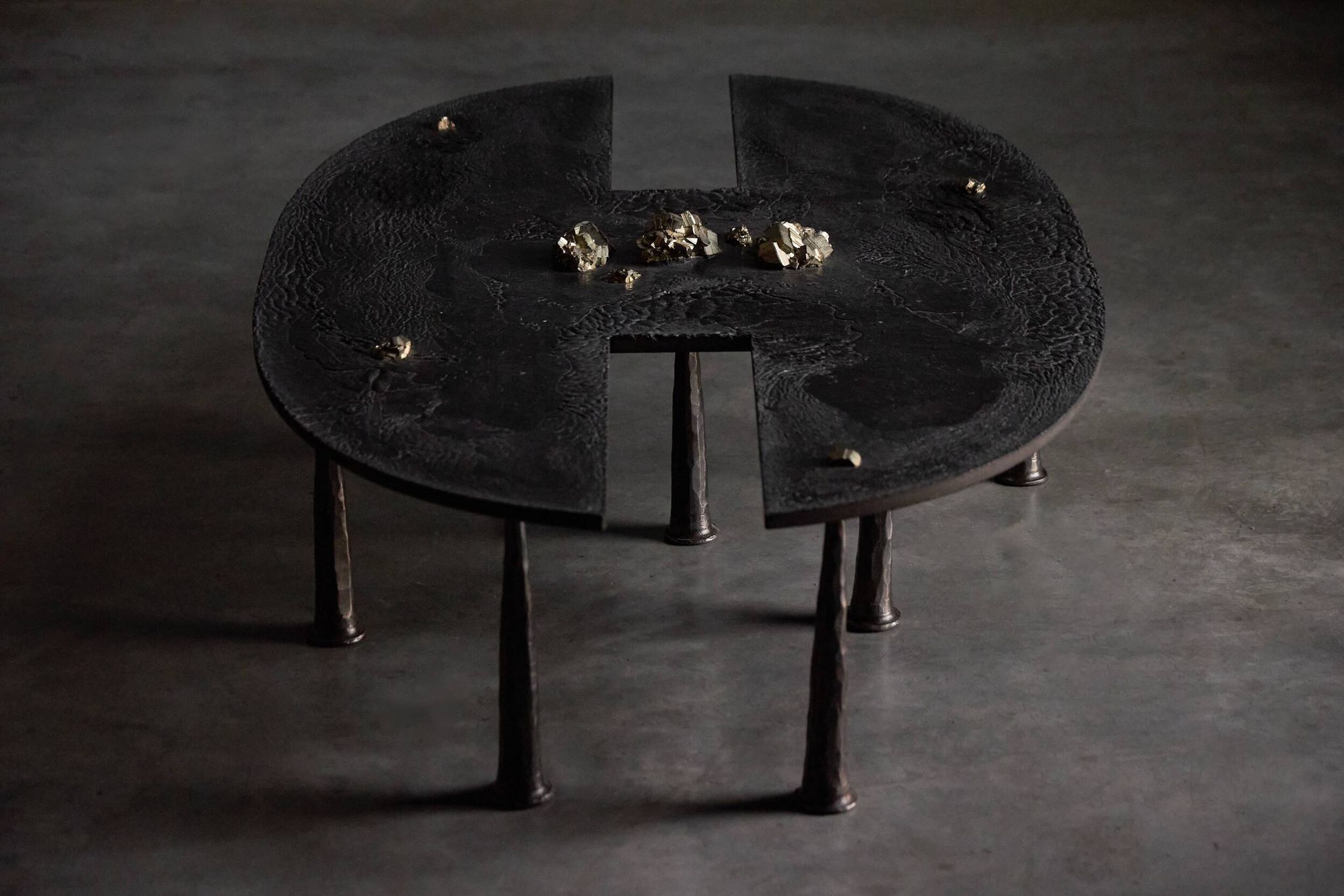 Table basse en fer brutaliste de Thomas Serruys, Belgique, 2019