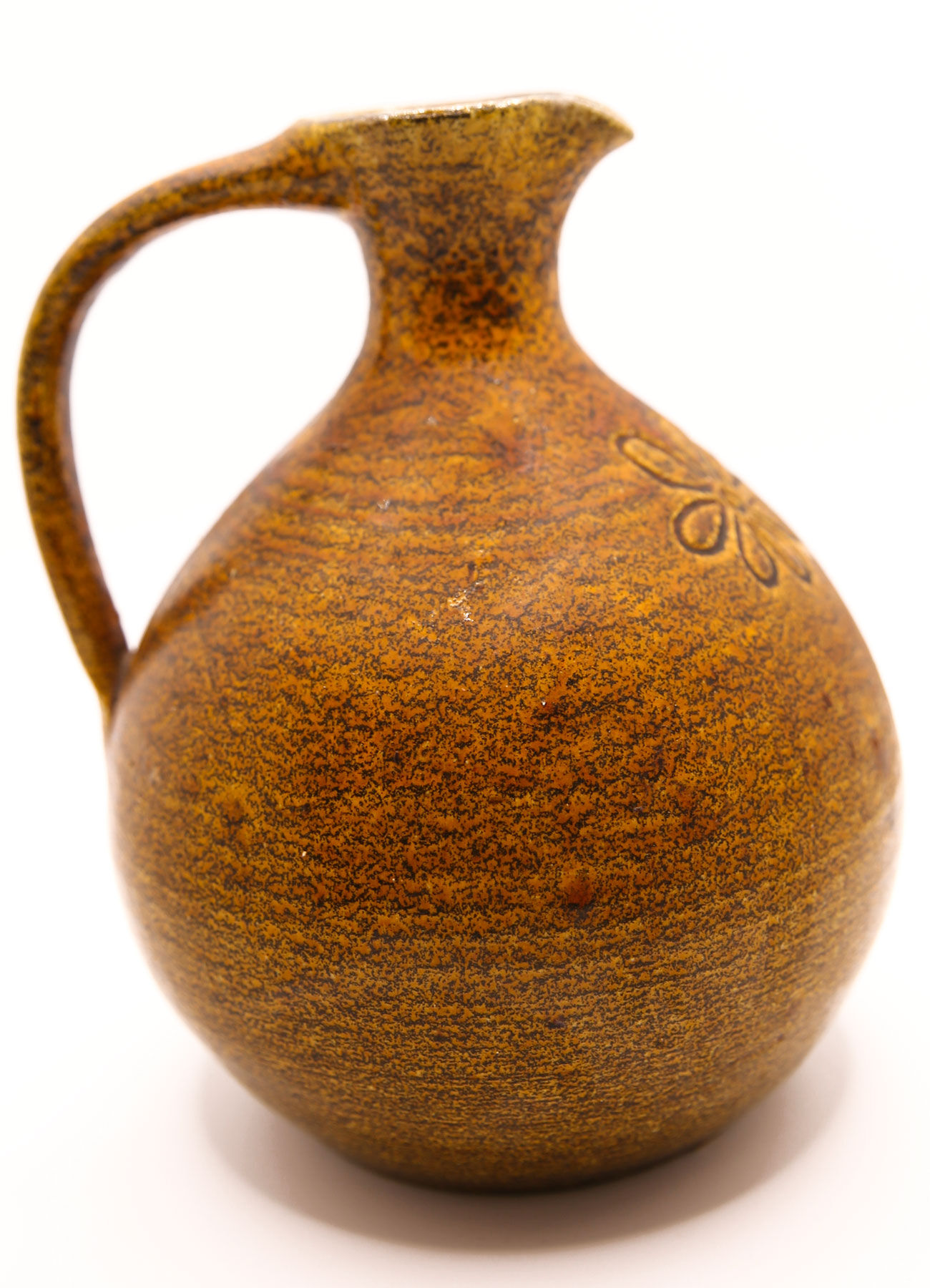 Brown pitcher and saffron yellow with naïve flowers of Accolay